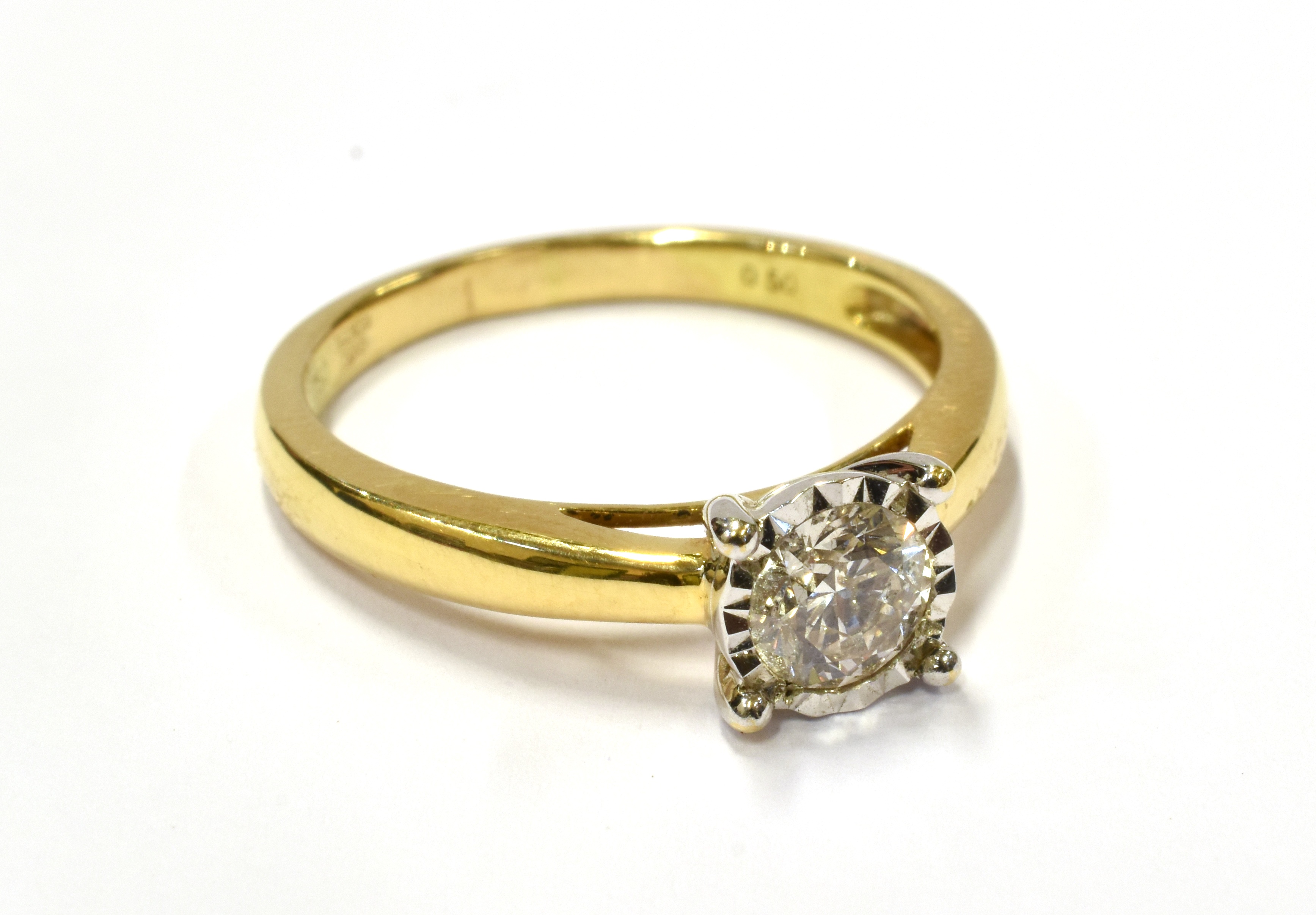 A MODERN DIAMOND SOLITAIRE RING the round brilliant approx. 0.50cts, in a white illusion-claw - Image 4 of 9