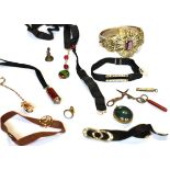A SMALL COLLECTION OF 19TH CENTURY JEWELLERY AND SMALL COLLECTIBLE OBJECTS INCLUDING A RED AND