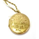 A VINTAGE 9CT GOLD OVAL PART FOLIATE ENGRAVED LOCKET, HUNG FROM A 9CT GOLD ROPE CHAIN the locket