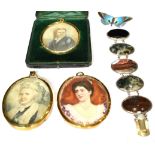 A COLLECTION OF JEWELLERY INCLUDING AN OVAL AGATE OVAL PANEL BRACELET the five panels each rub-