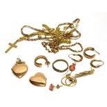 A COLLECTION OF MISCELLANEOUS MOSTLY 9CT GOLD JEWELLERY INCLUDING A DAMAGED HEART-SHAPED LOCKET an