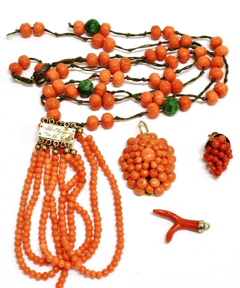 A COLLECTION OF 19TH CENTURY AND LATER CORAL JEWELLERY AND A CORAL AND JADEITE NECKLACE