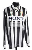 Didier Deschamps: a black & white striped Juventus No.