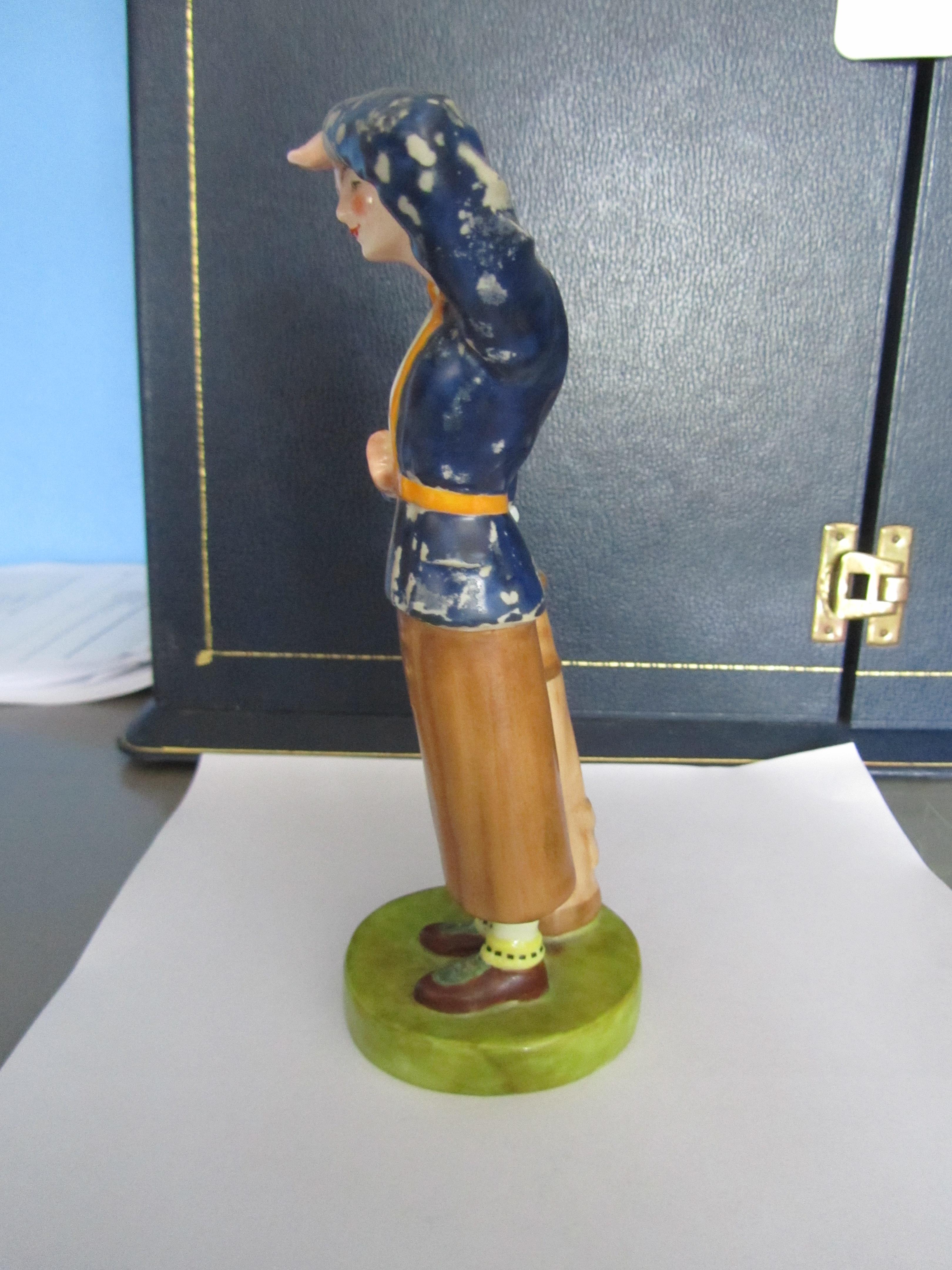 A group of golf ceramics, comprising a Royal Crown Derby figurine of a lady golfer, height 18cm. - Image 3 of 6