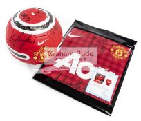 Manchester United replica home jersey double-signed by Wayne Rooney & Robin van Persie,