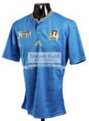 A squad signed Rugby World Cup 2015 Italy jersey, 31 signatures in silver marker pen, short-sleeved,