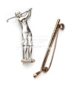 A 9ct gold golf club and pearl brooch, the club with pin back and pearl applied ball,