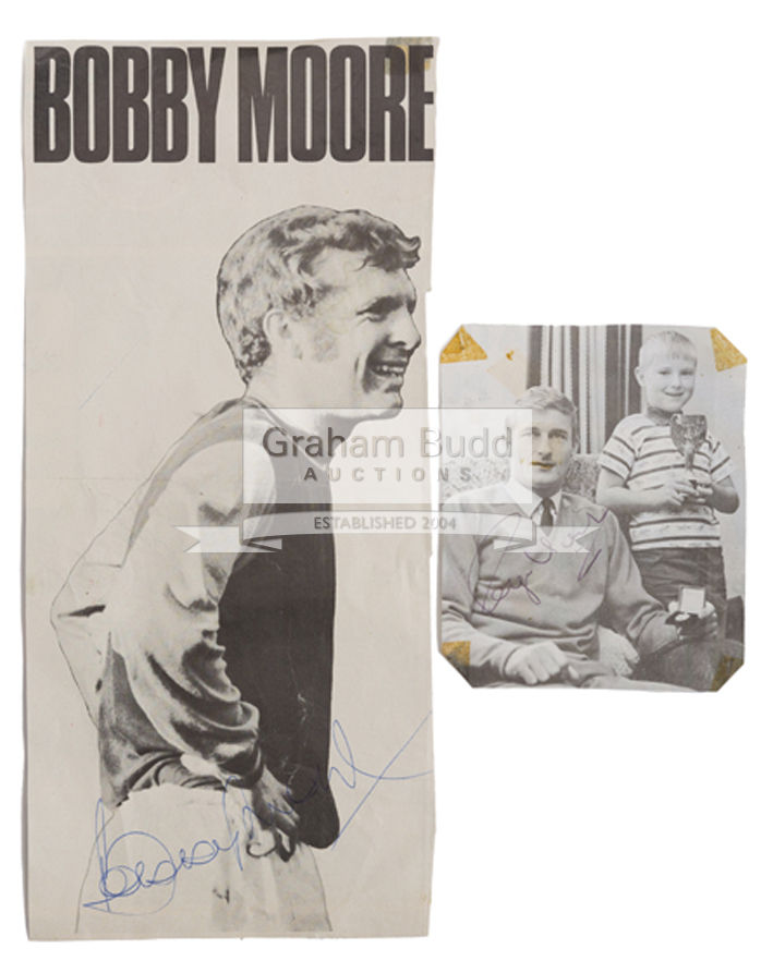 Bobby Moore signed magazine photograph, b&w of Moore in West Ham kit,