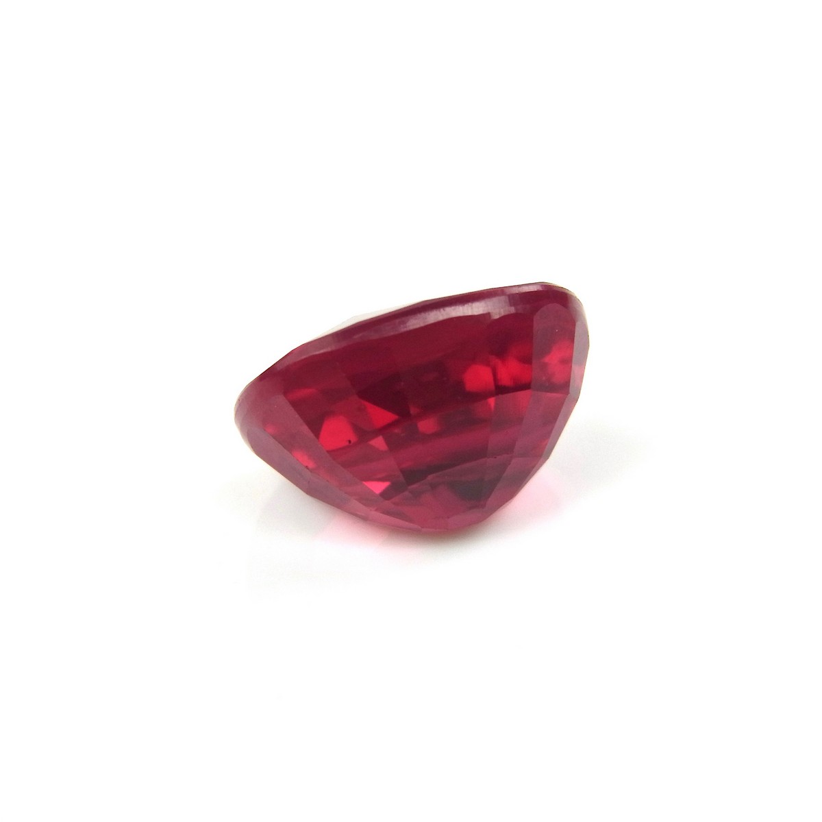 Loose oval cut synthetic ruby. - Image 2 of 2