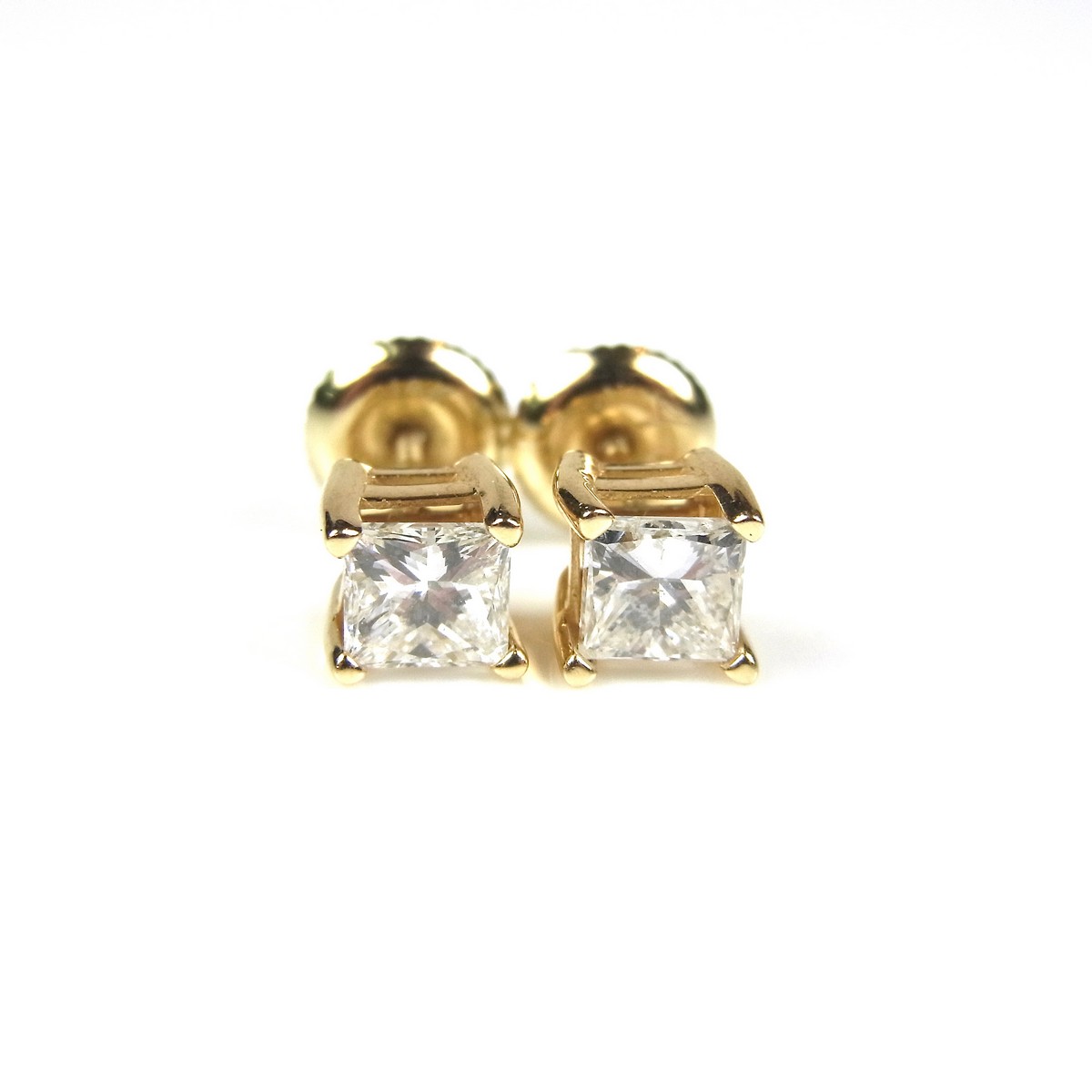 14 ct yellow gold diamond ear studs.