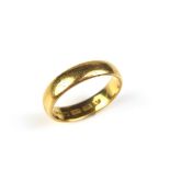 22 ct yellow gold ring.