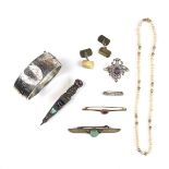 Collection of jewellery items.