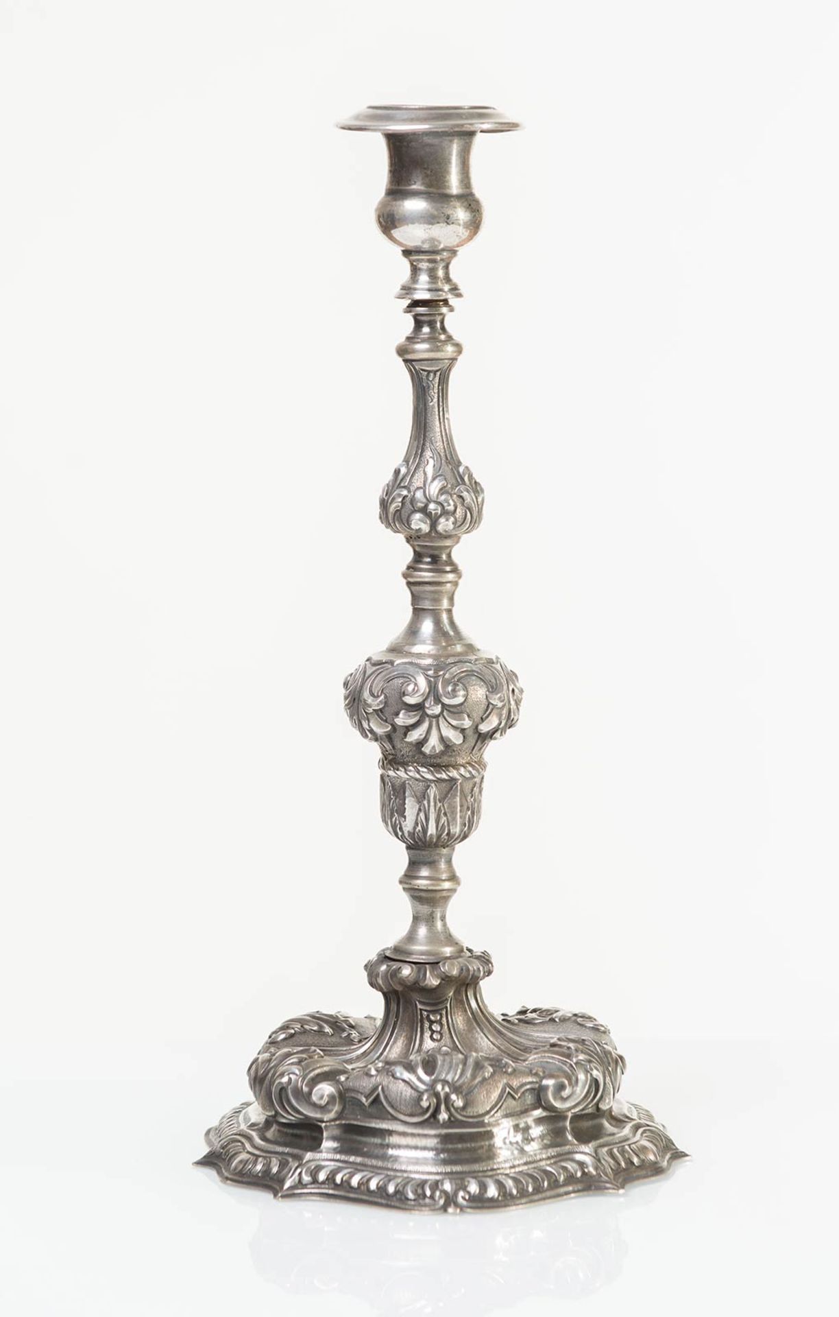 Base da ostensorio montata a candeliere in argento, Italia, 1753.