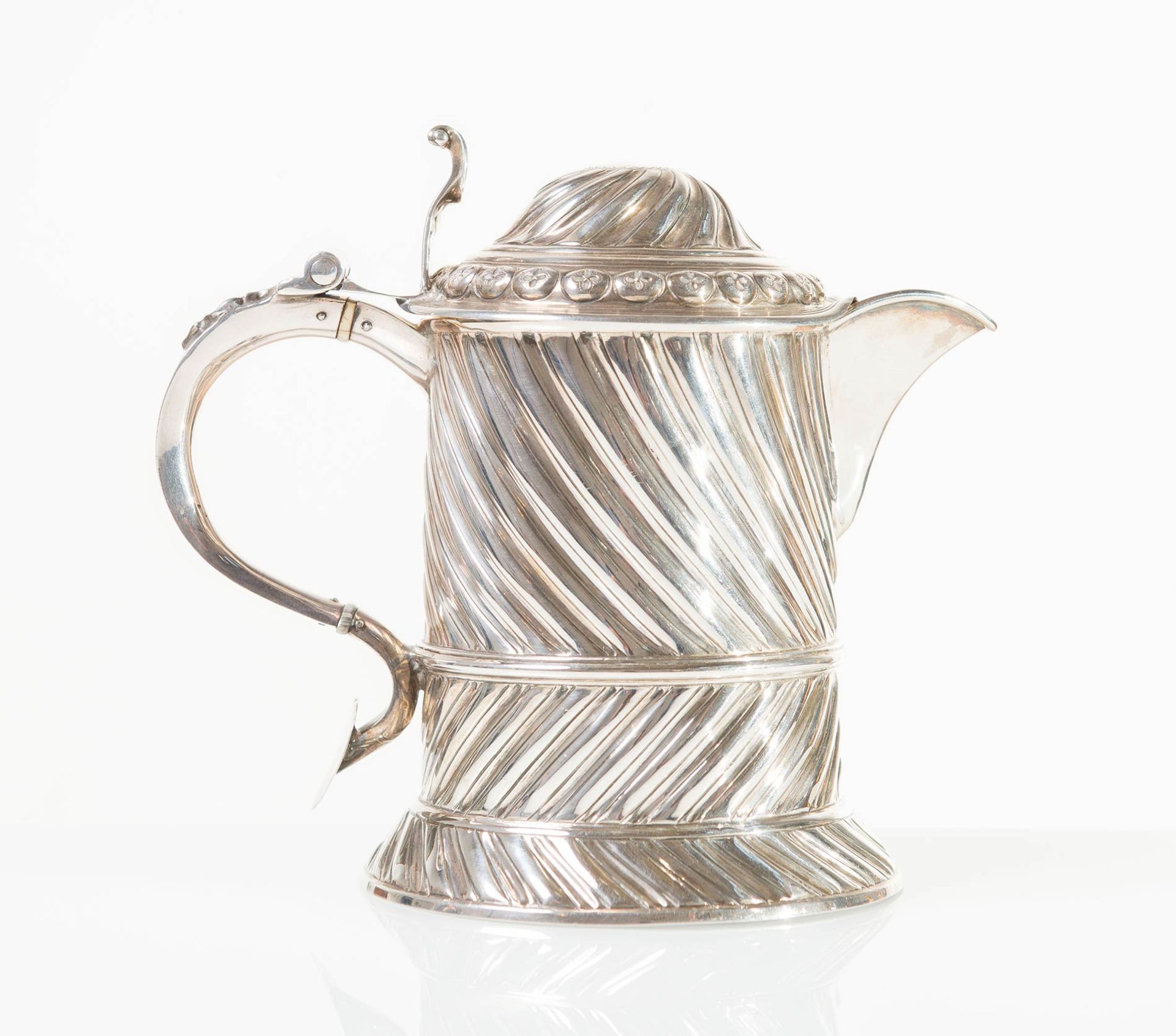 Tankard inglese in argento sbalzato, Edimburgo, 1898-9. - Image 3 of 6