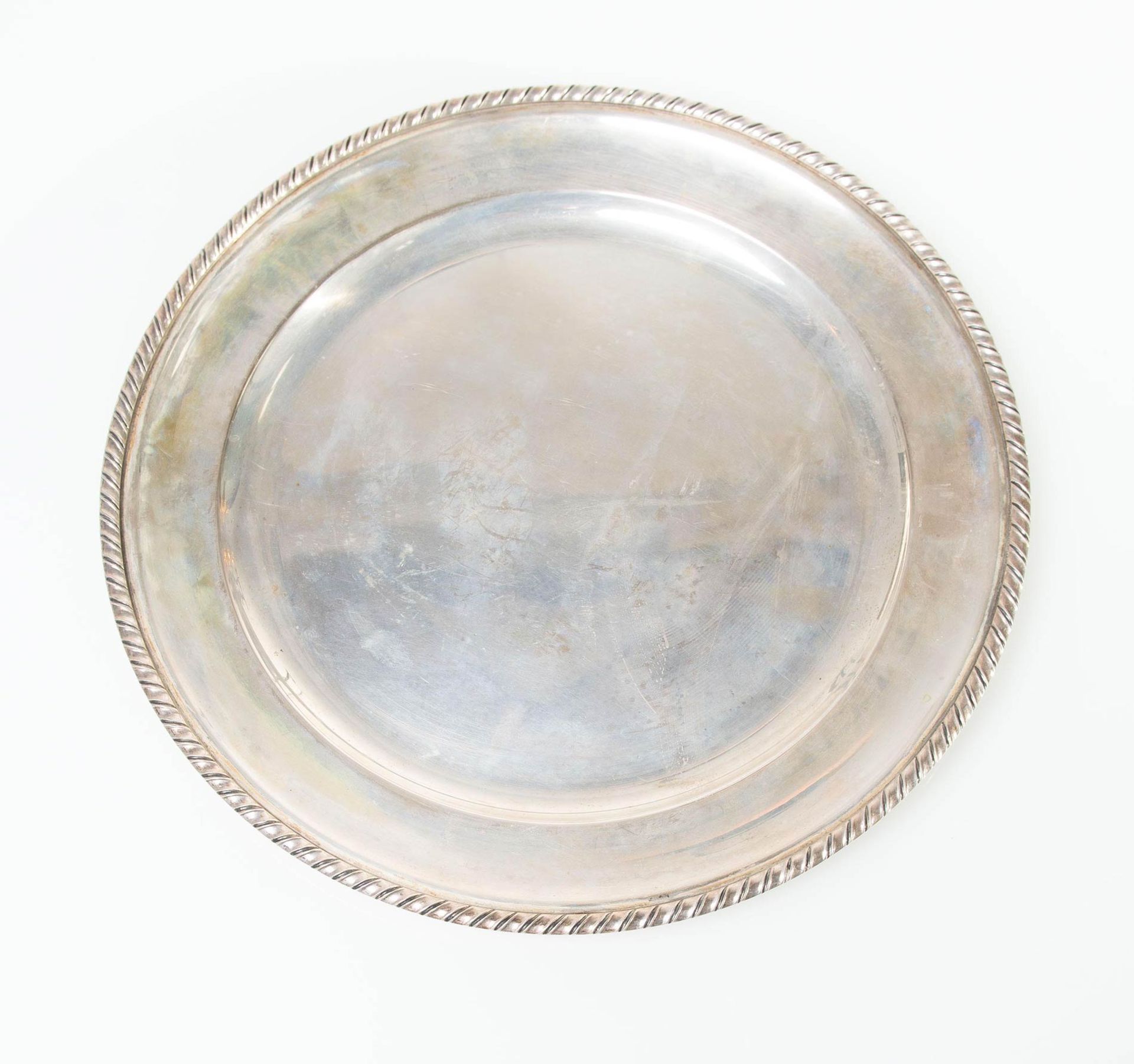 Vassoio circolare in argento, Brescia, XX sec. - Image 2 of 3