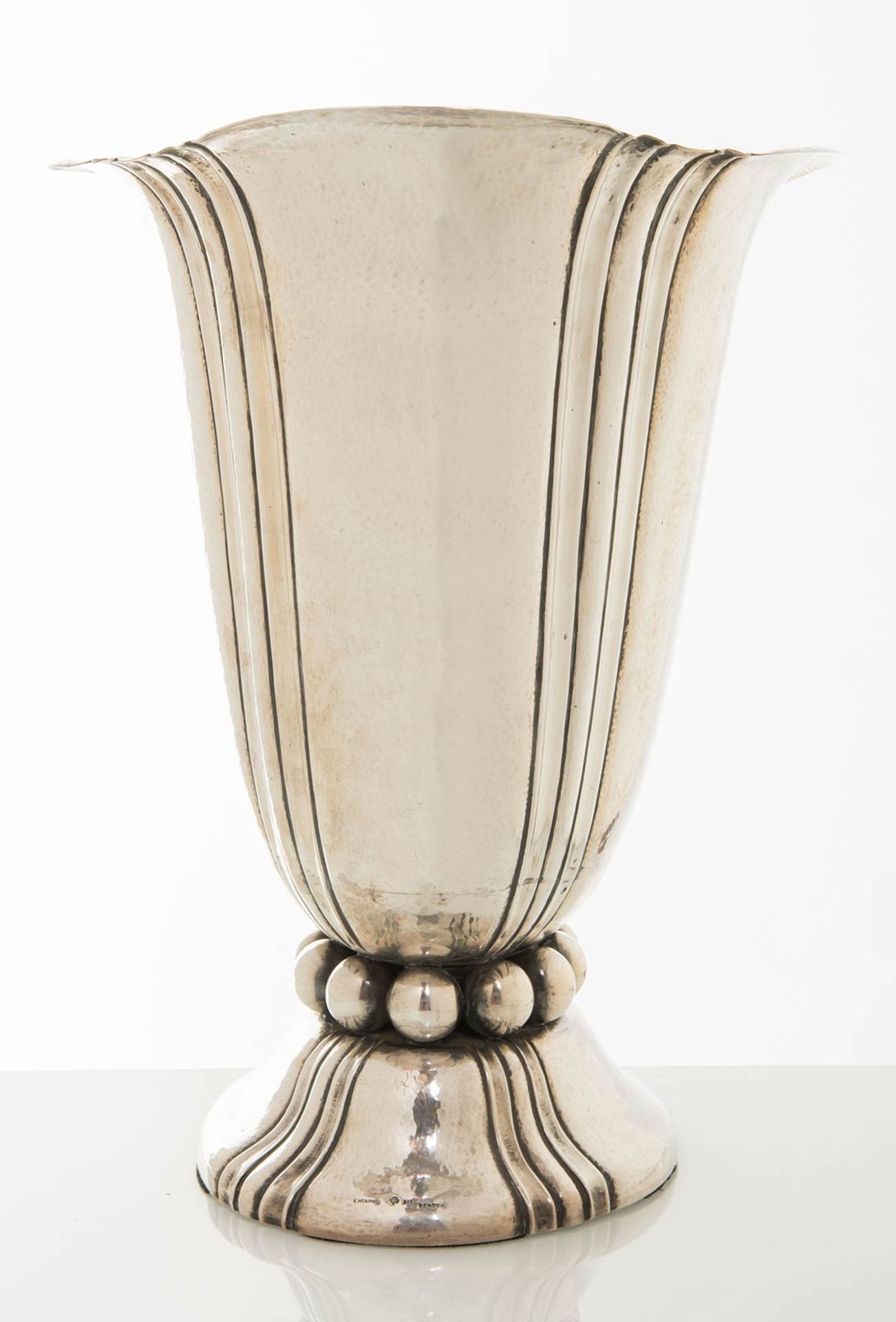 Genazzi Argentiere, Grande vaso in argento martellato, 1930 - Art Deco. - Image 2 of 3