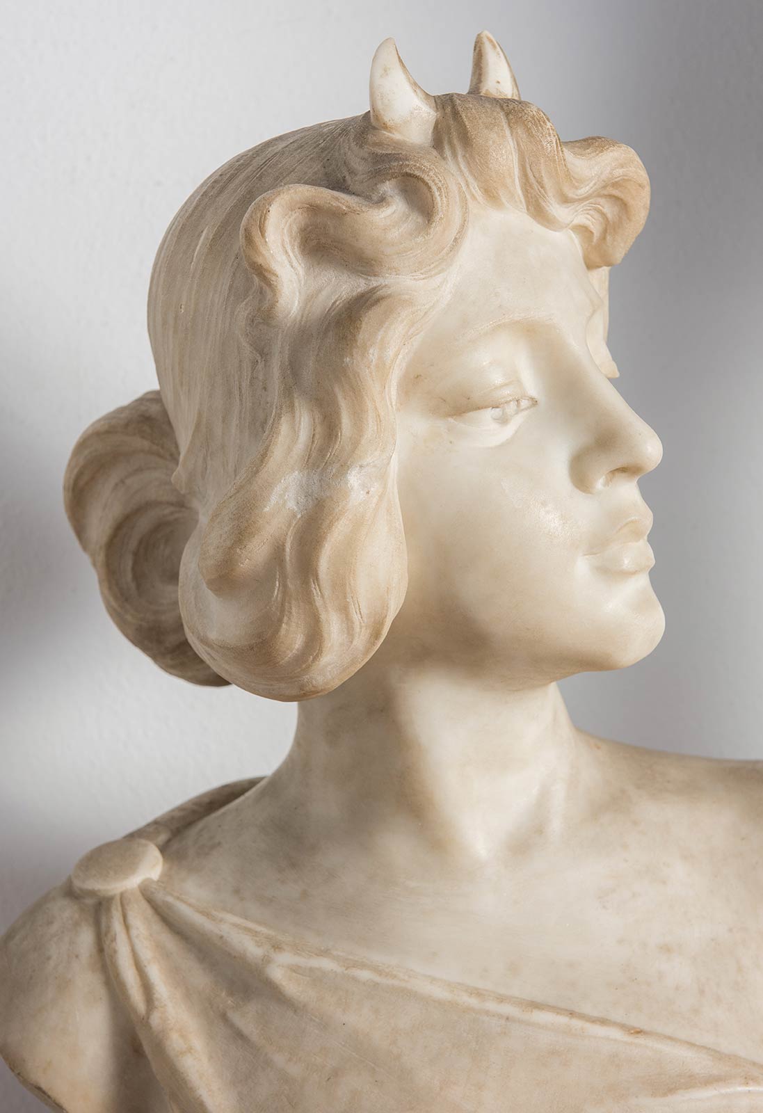 Busto in marmo bianco scolpito, “Diana”, Art Nouveau, fine XIX – inizio XX sec. - Image 2 of 3