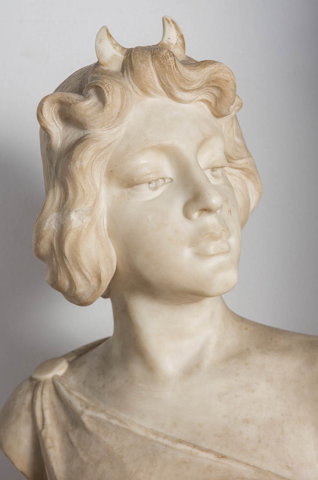 Busto in marmo bianco scolpito, “Diana”, Art Nouveau, fine XIX – inizio XX sec. - Image 3 of 3