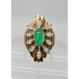 A 14CT GOLD RETRO EMERALD AND DIAMOND FLOWER RING set with marquis diamonds to an estimated approx