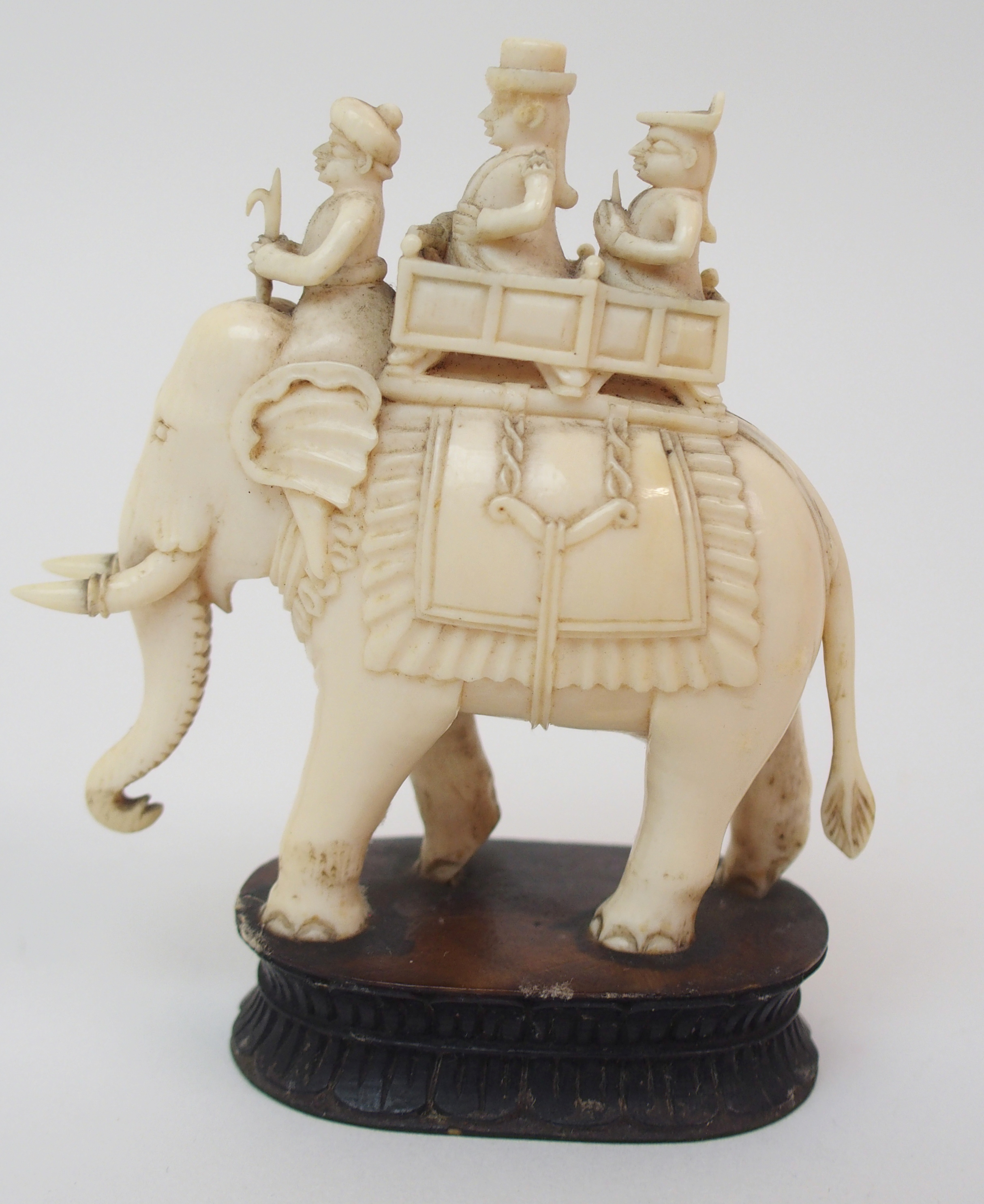 AN EAST INDIAN IVORY CHESS SET probably Berhampore, one set with black stained bases lacking two - Image 23 of 28