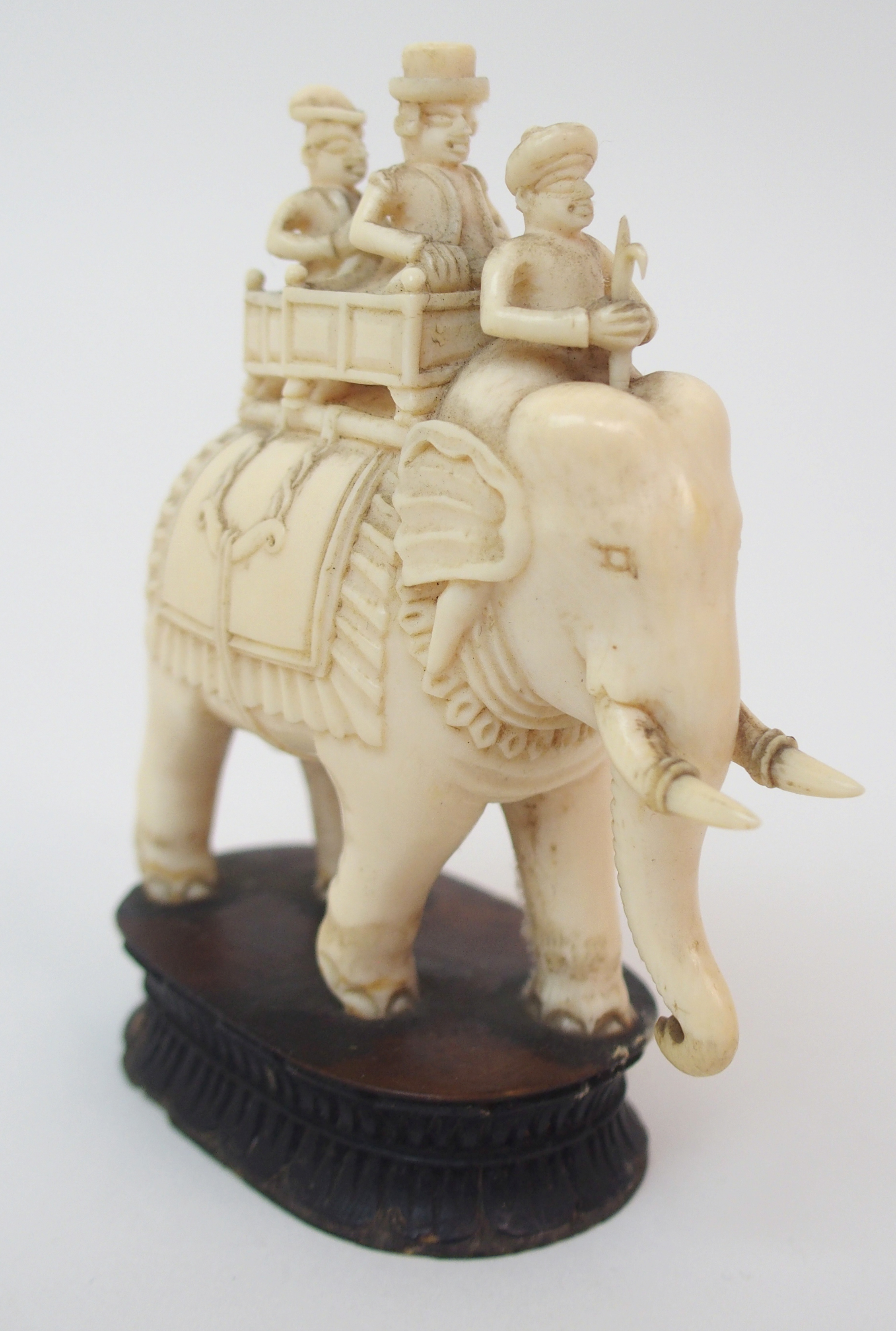 AN EAST INDIAN IVORY CHESS SET probably Berhampore, one set with black stained bases lacking two - Image 22 of 28