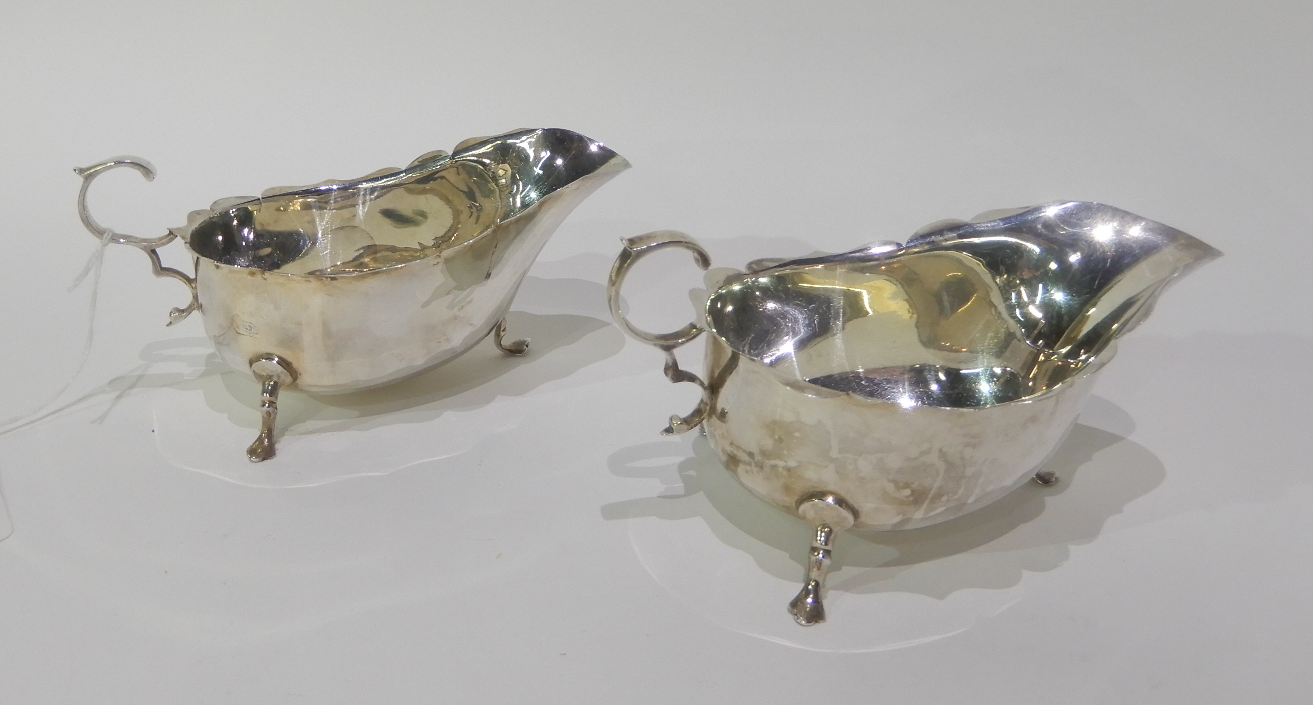 A pair of silver sauce boats, Sheffield 1921, 160gms, 15cm long x 6cm high Condition Report: