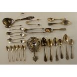 A lot comprising a set of five silver coffee spoons, Birmingham 1930, a set of six silver coffee