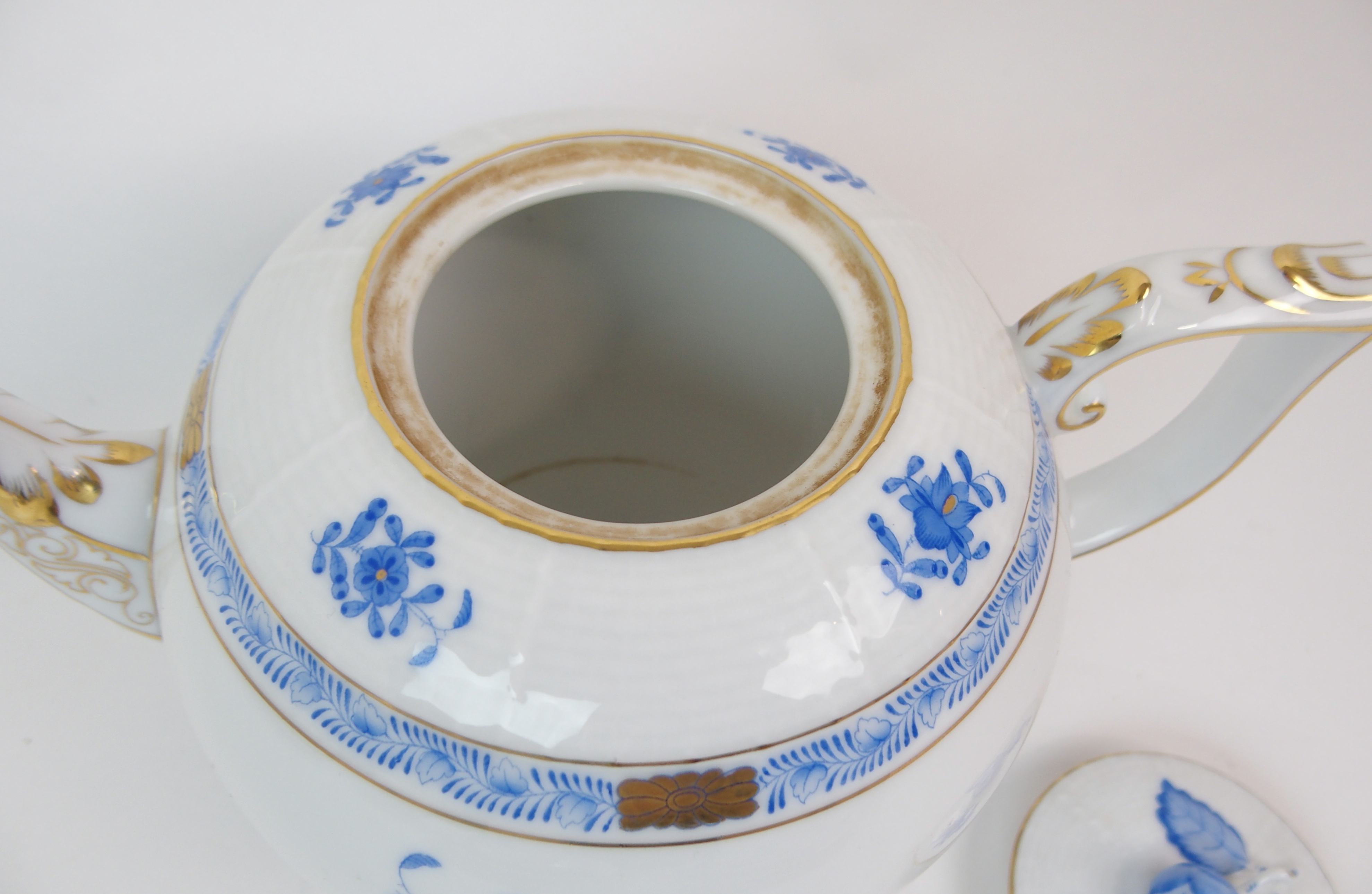 A HEREND CHINESE BOUQUET BLUE PATTERN TEASET comprising teapot, six cups, saucers, plates, milk - Image 4 of 14