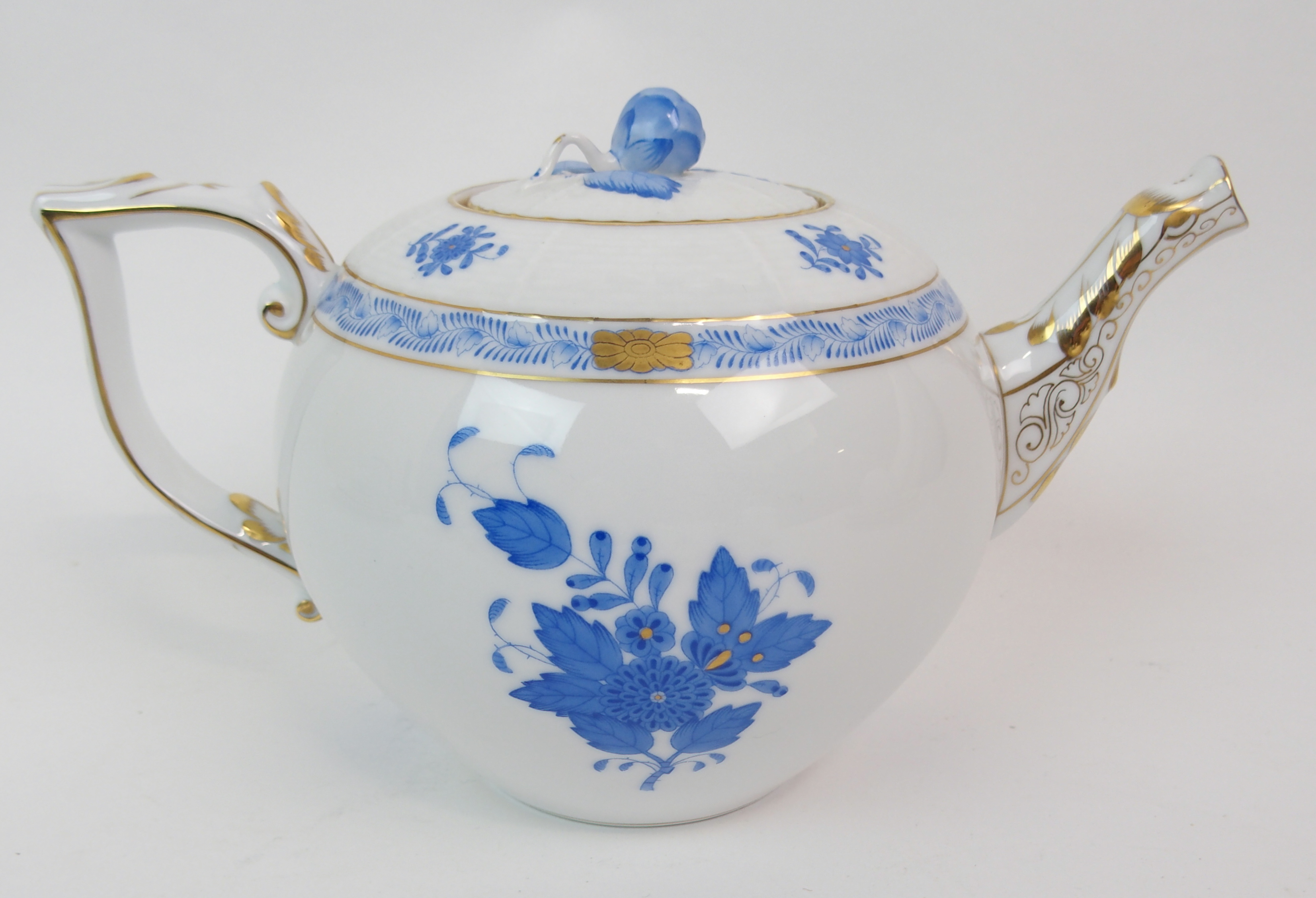 A HEREND CHINESE BOUQUET BLUE PATTERN TEASET comprising teapot, six cups, saucers, plates, milk - Image 2 of 14