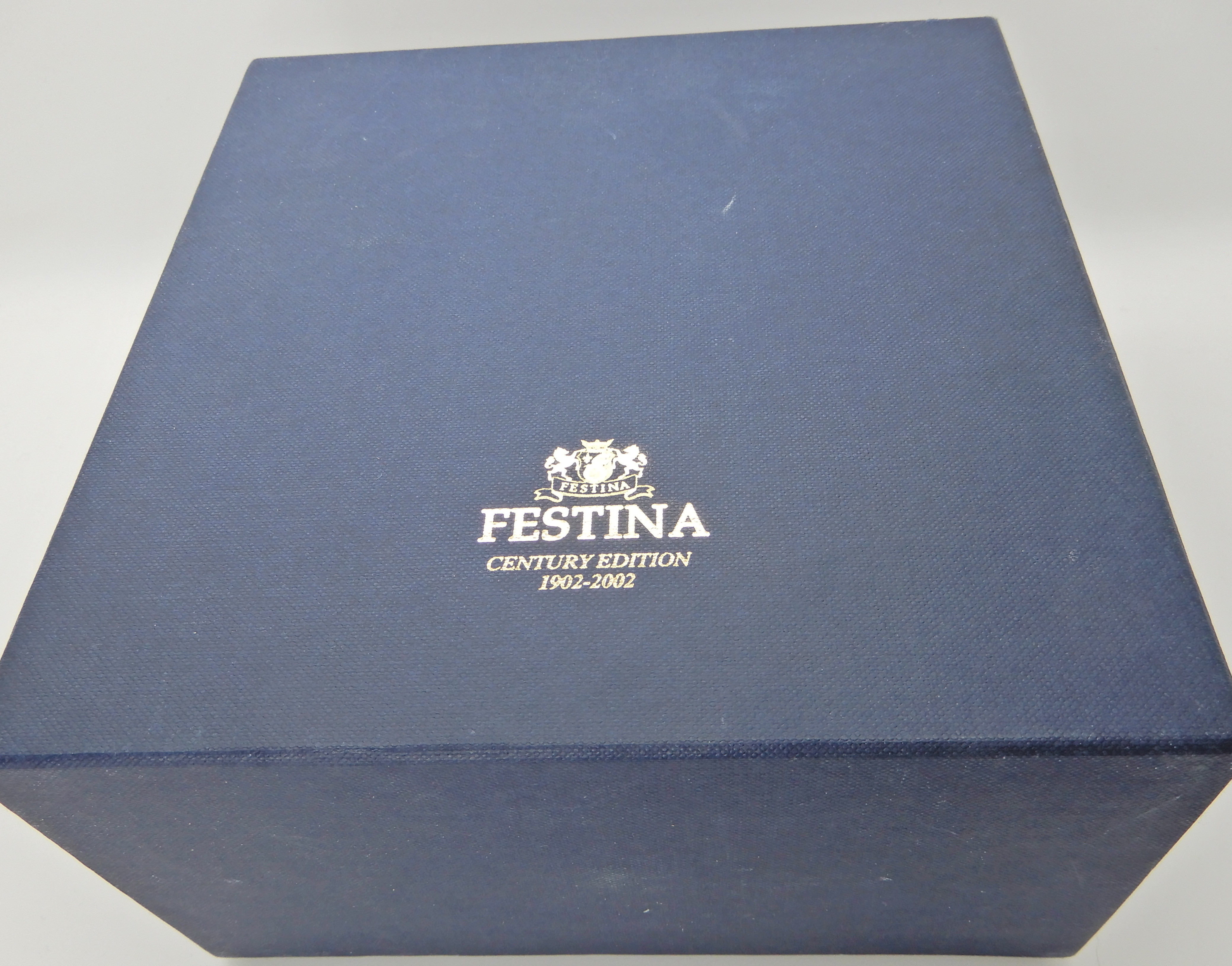 AN 18CT GOLD LADIES FESTINA CENTURY EDITION WATCH 1902 - 2002 the classic oblong case and white dial - Image 8 of 9