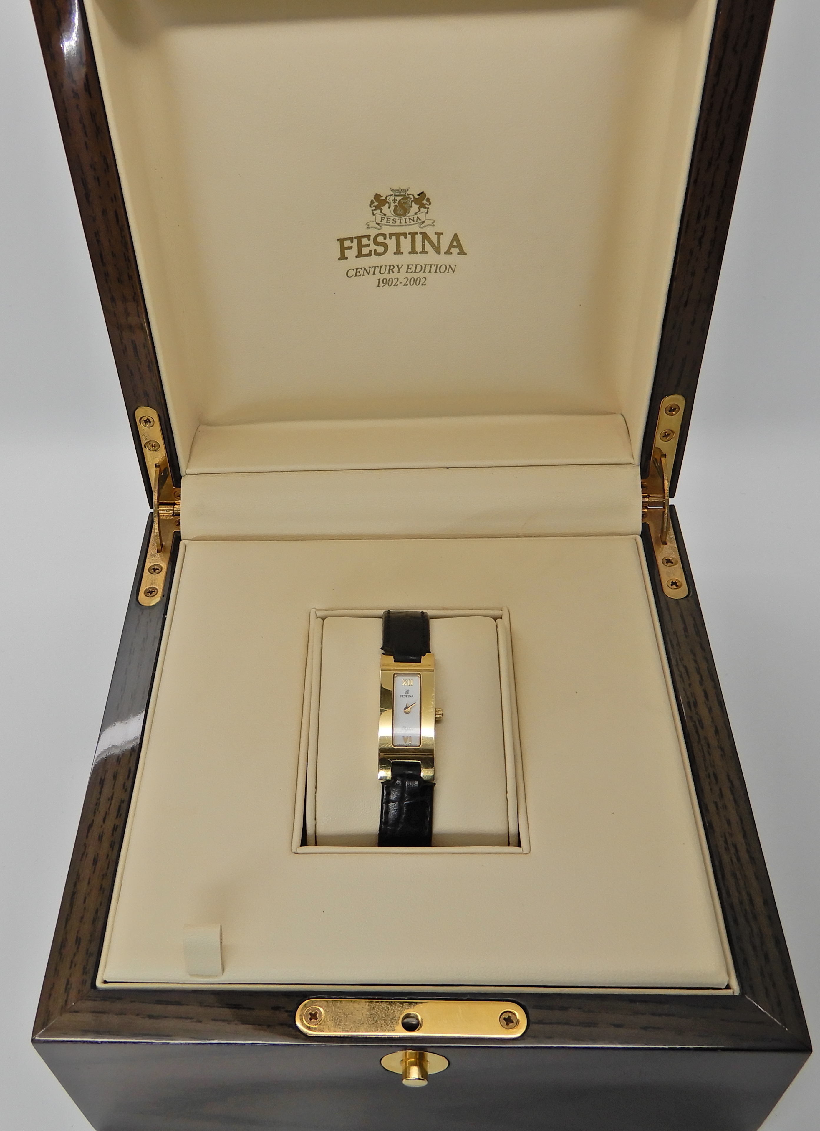 AN 18CT GOLD LADIES FESTINA CENTURY EDITION WATCH 1902 - 2002 the classic oblong case and white dial