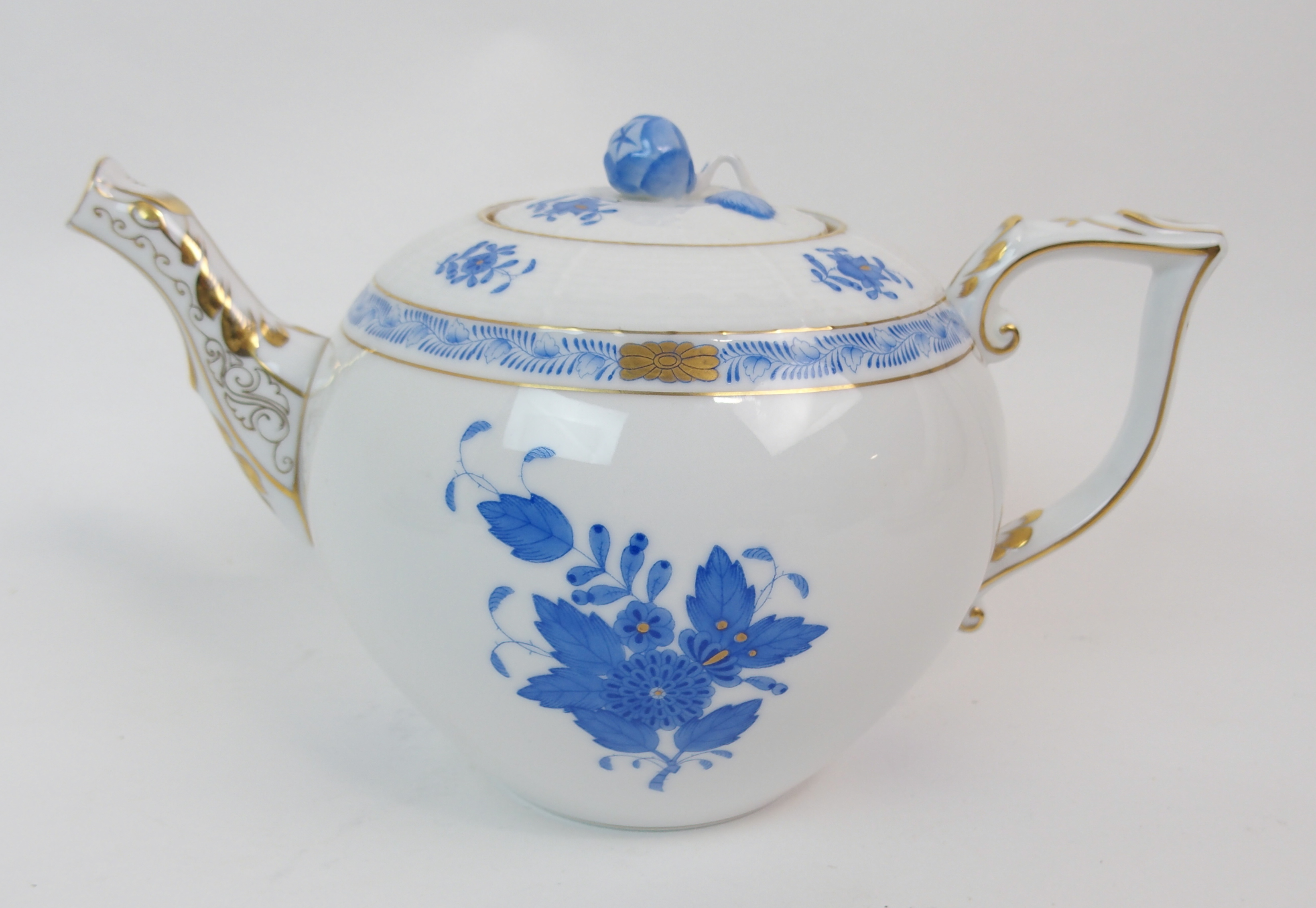 A HEREND CHINESE BOUQUET BLUE PATTERN TEASET comprising teapot, six cups, saucers, plates, milk - Image 11 of 14