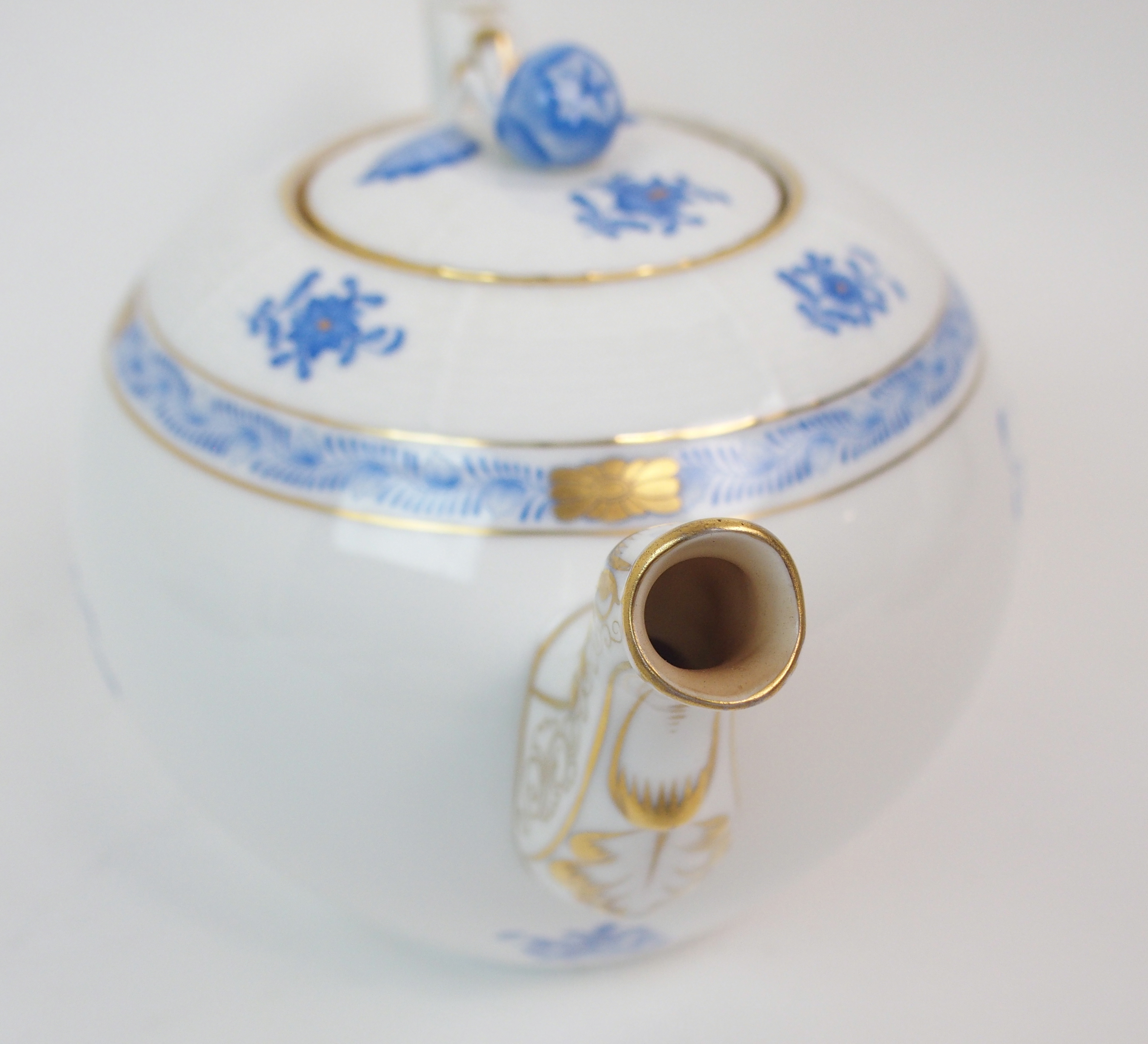 A HEREND CHINESE BOUQUET BLUE PATTERN TEASET comprising teapot, six cups, saucers, plates, milk - Image 3 of 14
