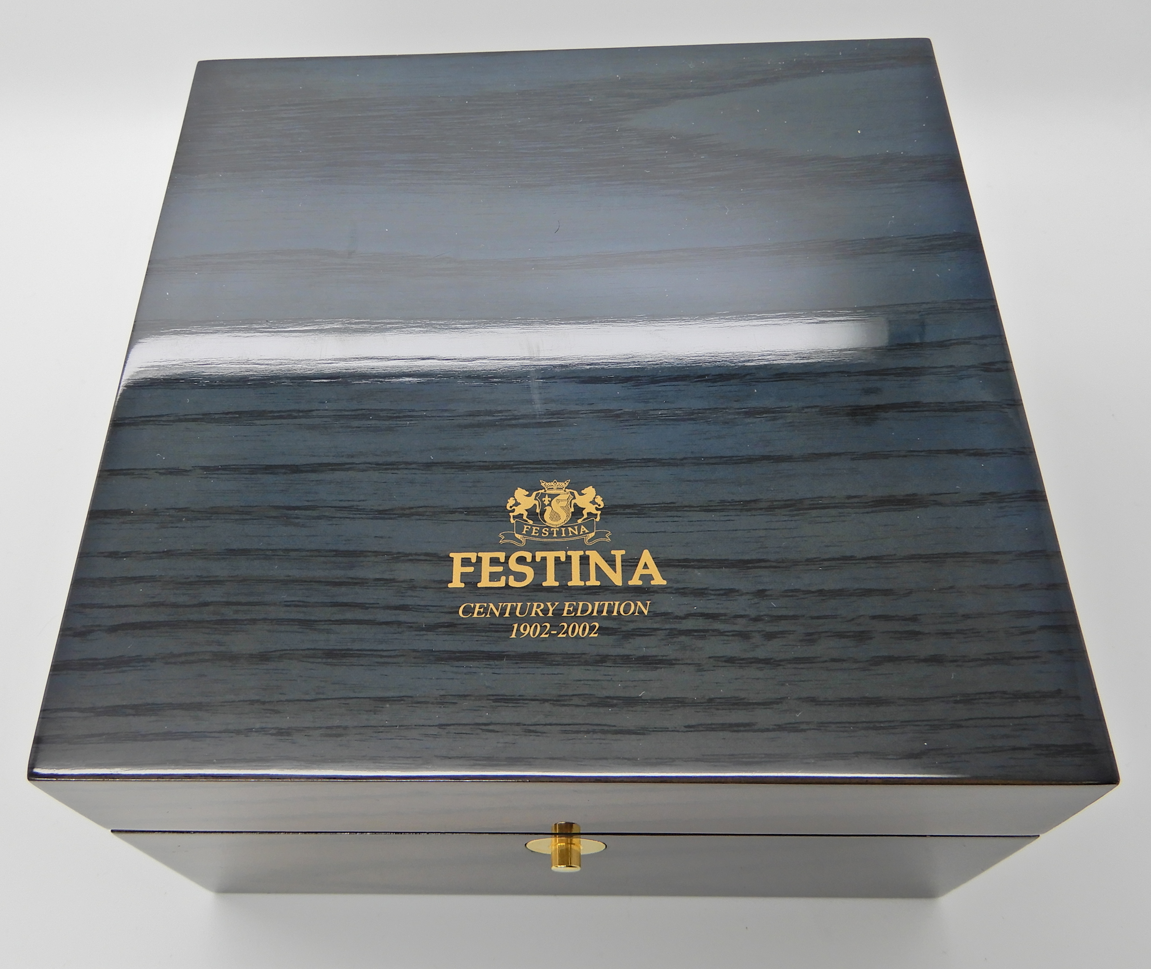 AN 18CT GOLD LADIES FESTINA CENTURY EDITION WATCH 1902 - 2002 the classic oblong case and white dial - Image 9 of 9