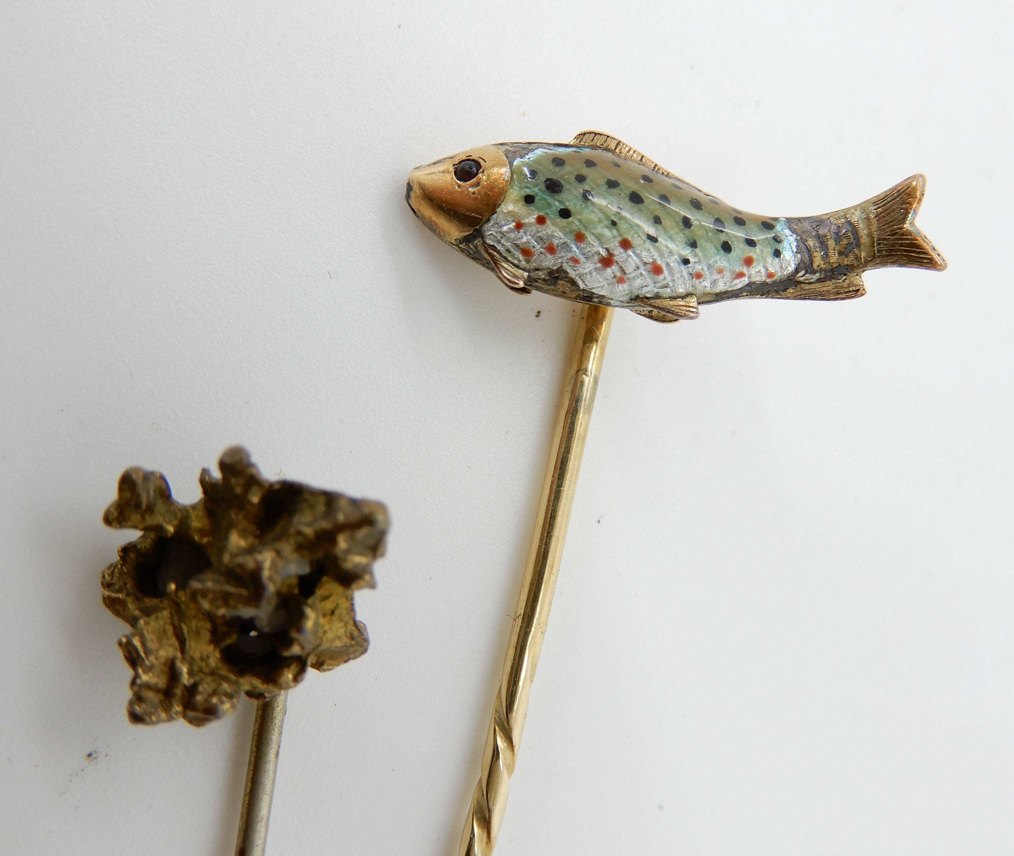 A yellow metal and enamel trout pin with ruby eye, together with a yellow metal nugget pin weight - Image 2 of 4