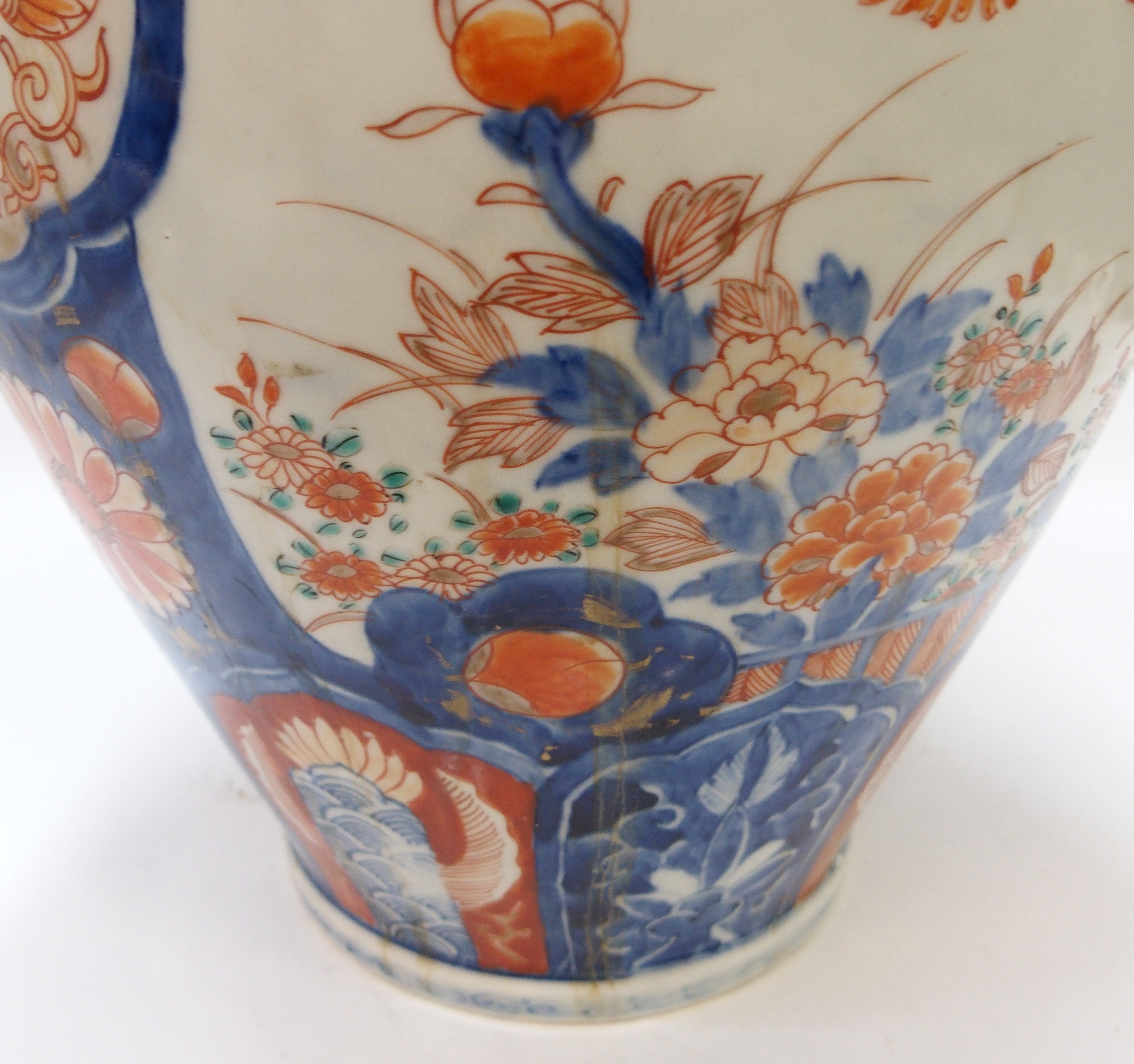 A large Japanese Imari jar, 37cm high (no lid) Condition Report: Available upon request - Image 5 of 5