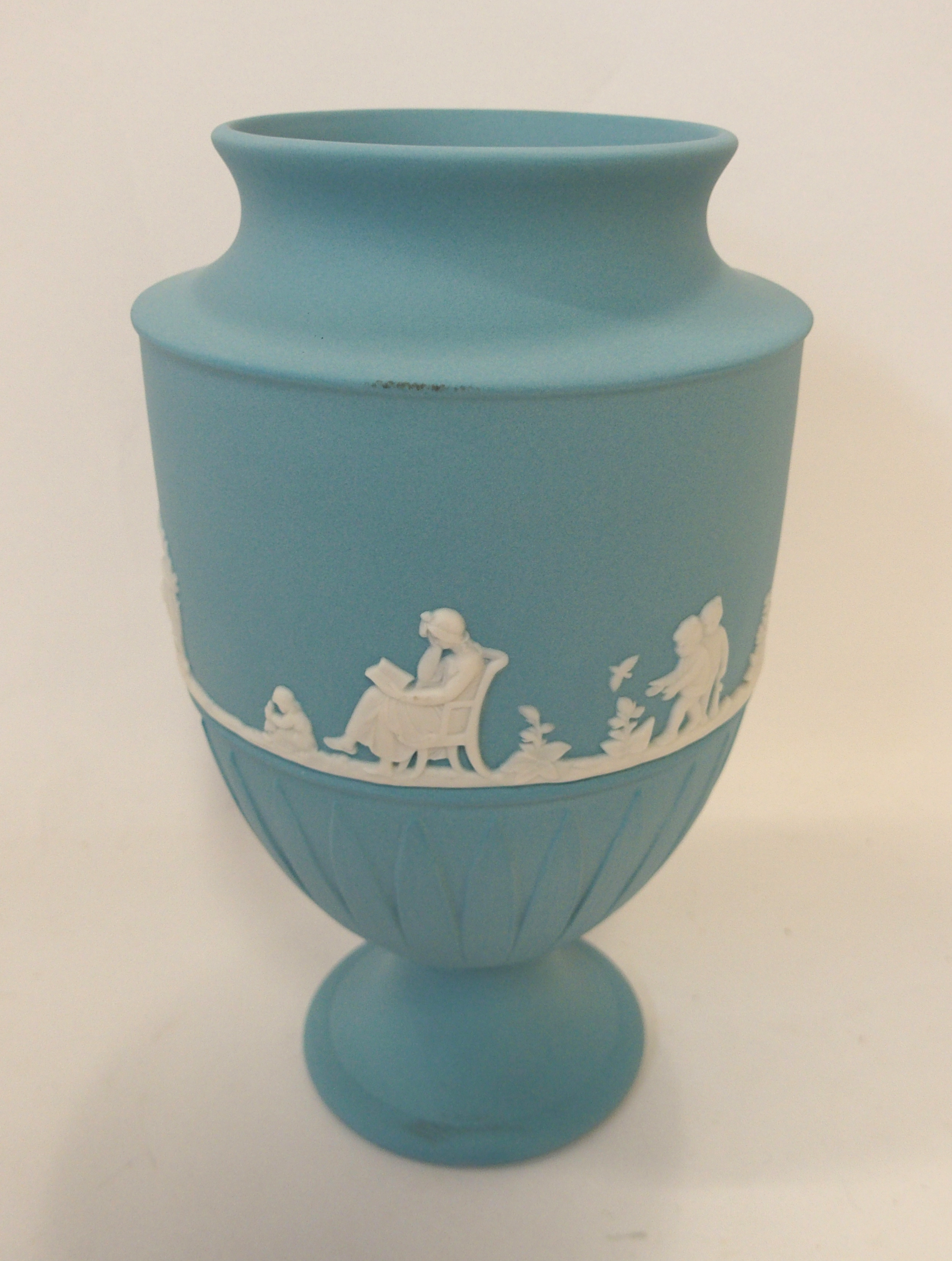 A Wedgwood classic vase, in white on turquoise, 20cm high, with box, a Portmeirion vase 'Sapphire' - Image 5 of 6