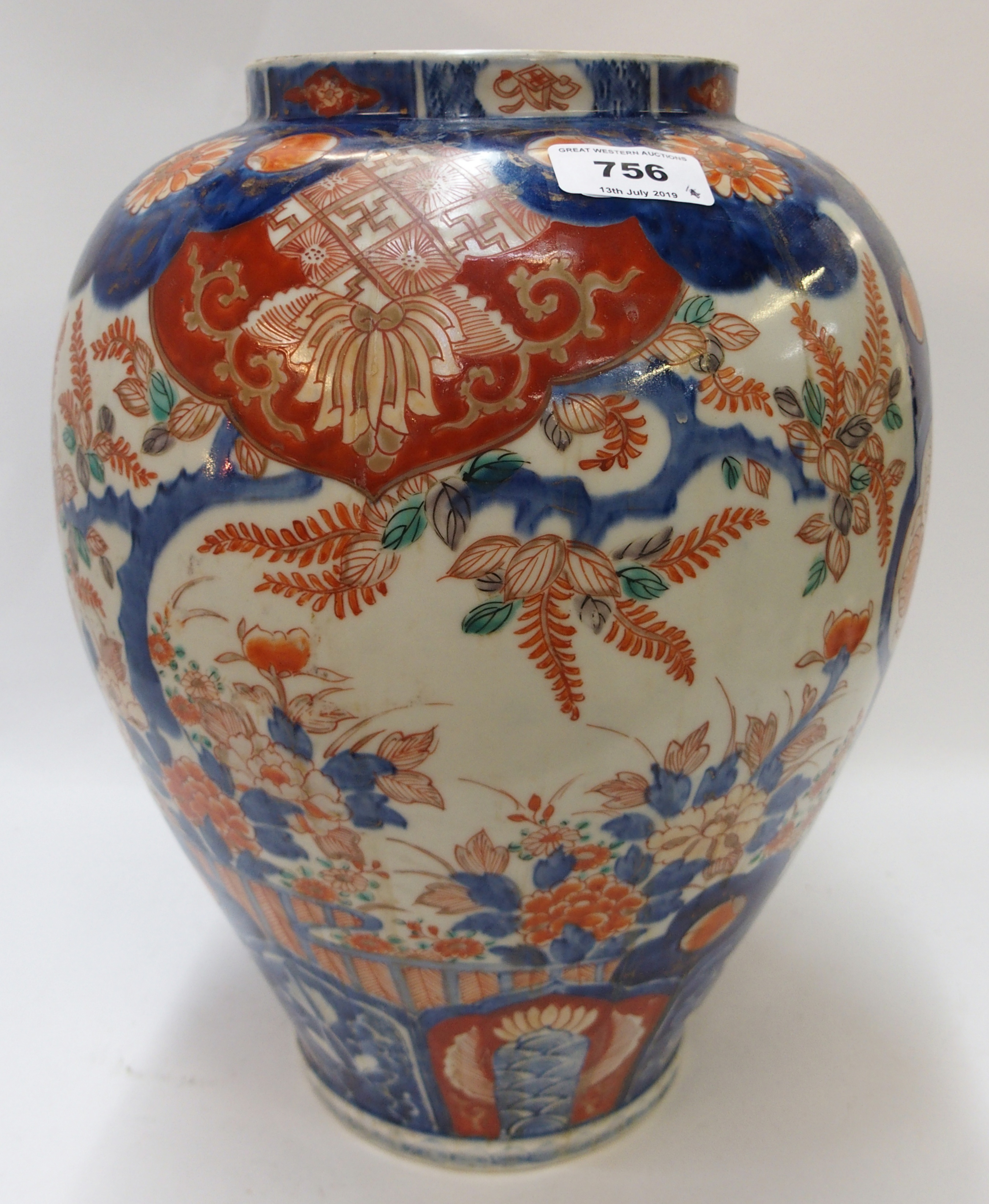 A large Japanese Imari jar, 37cm high (no lid) Condition Report: Available upon request - Image 3 of 5