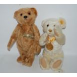 Two modern Steiff Teddy bears and three modern dolls Condition Report: Available upon request