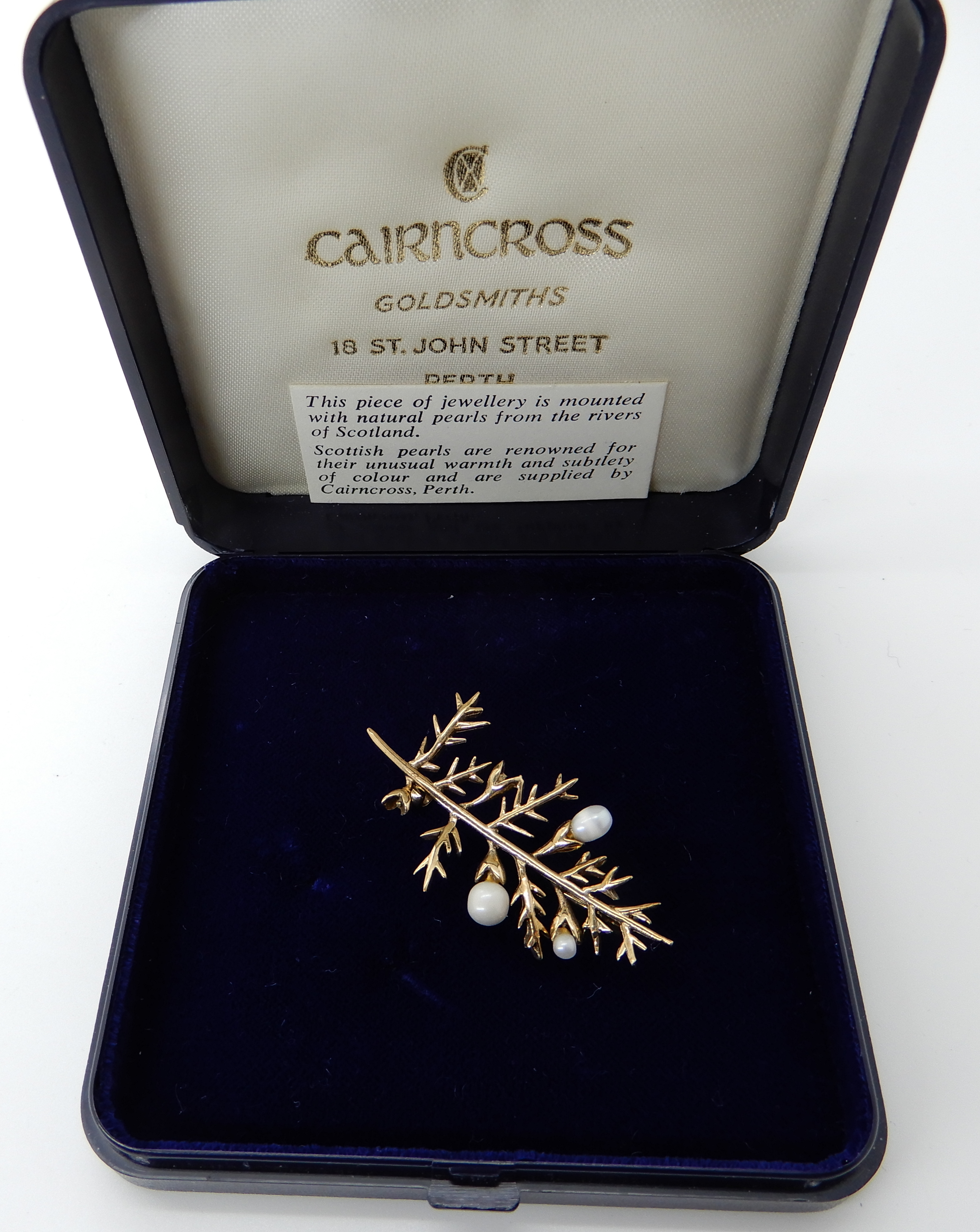 A Cairncross of Perth, 9ct gold Scottish River pearl brooch, 4.5cm x 2cm, weight 5gms Pearls sold