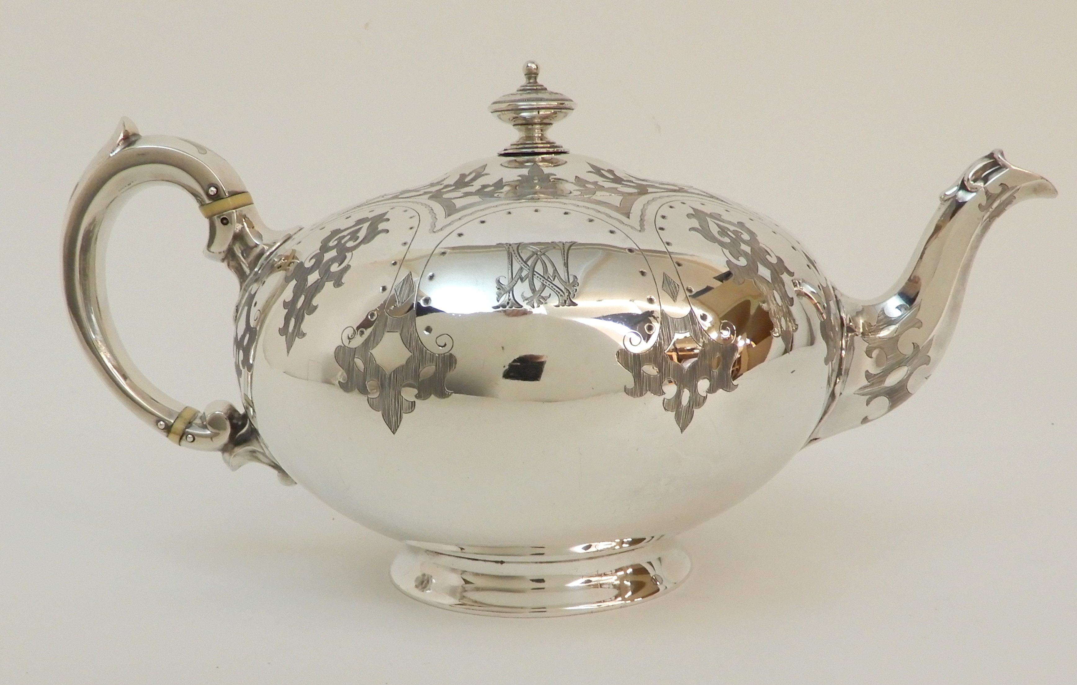 A MATCHED VICTORIAN SILVER THREE PIECE TEA SERVICE by Robert Harper, London 1867, the cream jug - Image 2 of 13