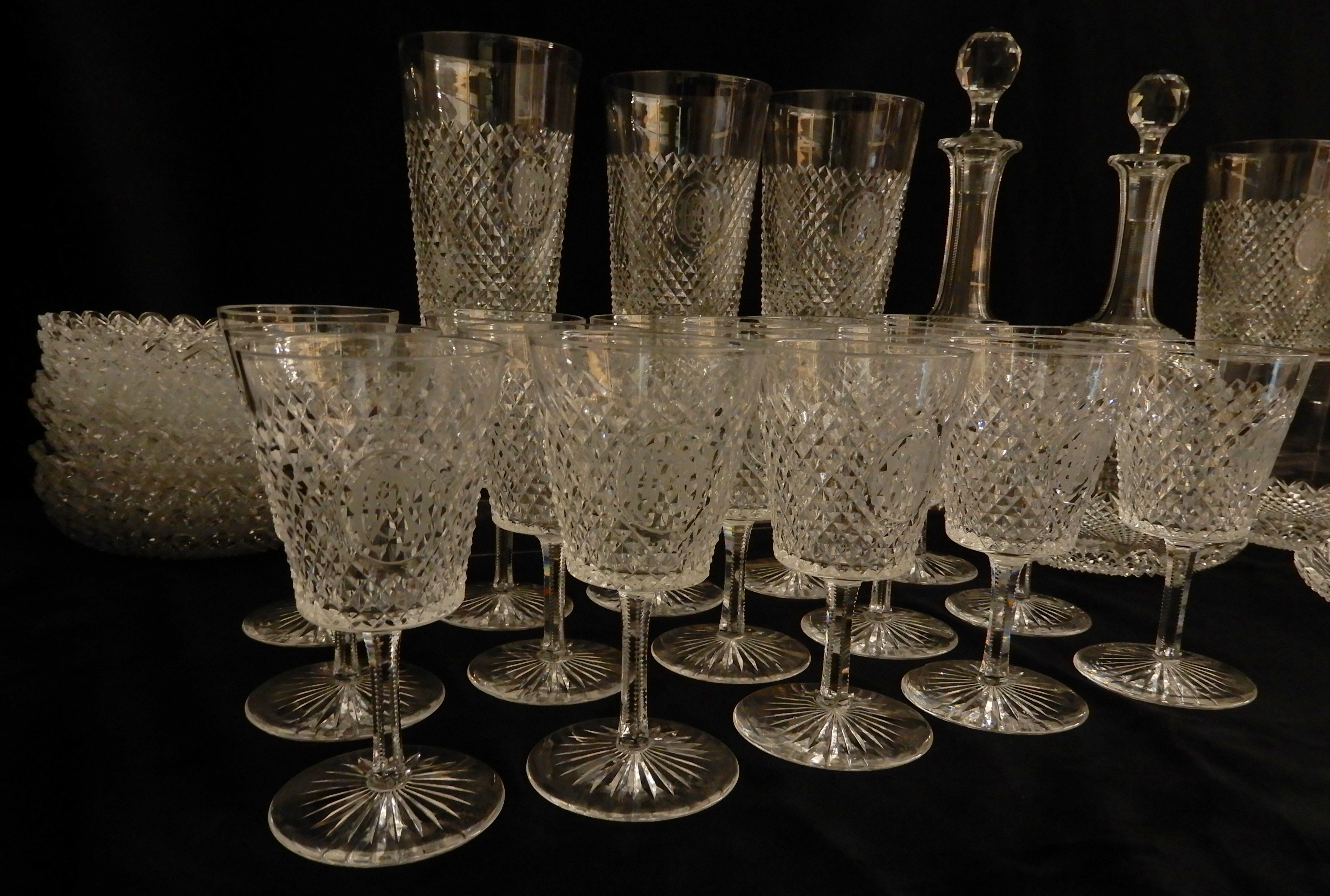 A SUITE OF LATE 19TH CENTURY DIAMOND CUT CRYSTAL comprising six large tumblers, 14.5cm high, fifteen - Image 15 of 24