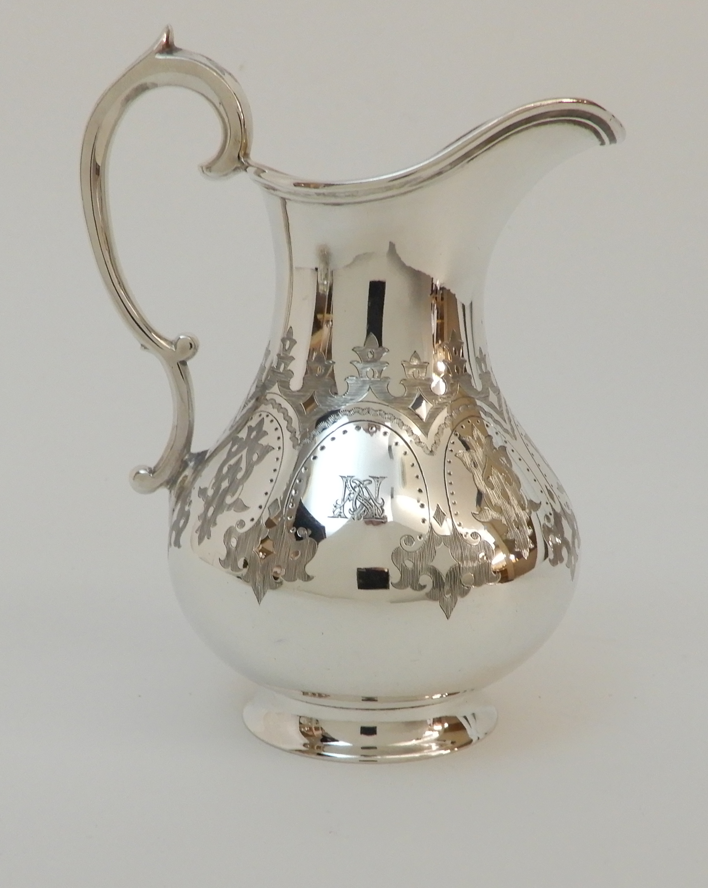 A MATCHED VICTORIAN SILVER THREE PIECE TEA SERVICE by Robert Harper, London 1867, the cream jug - Image 6 of 13