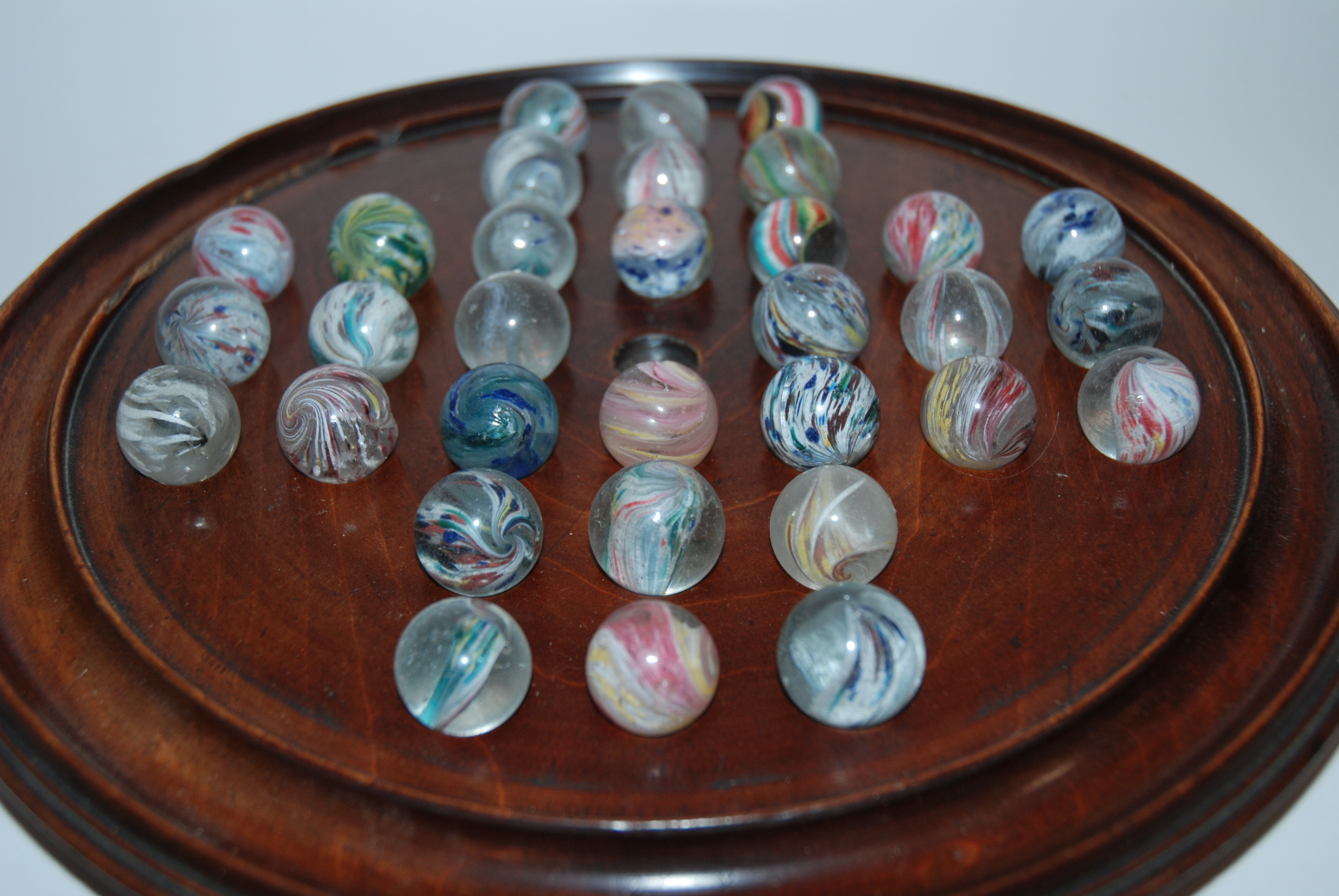 A COLLECTION OF VICTORIAN MARBLES approx 2.5cm diameter on turn wood solitaire board, 28cm - Image 2 of 3