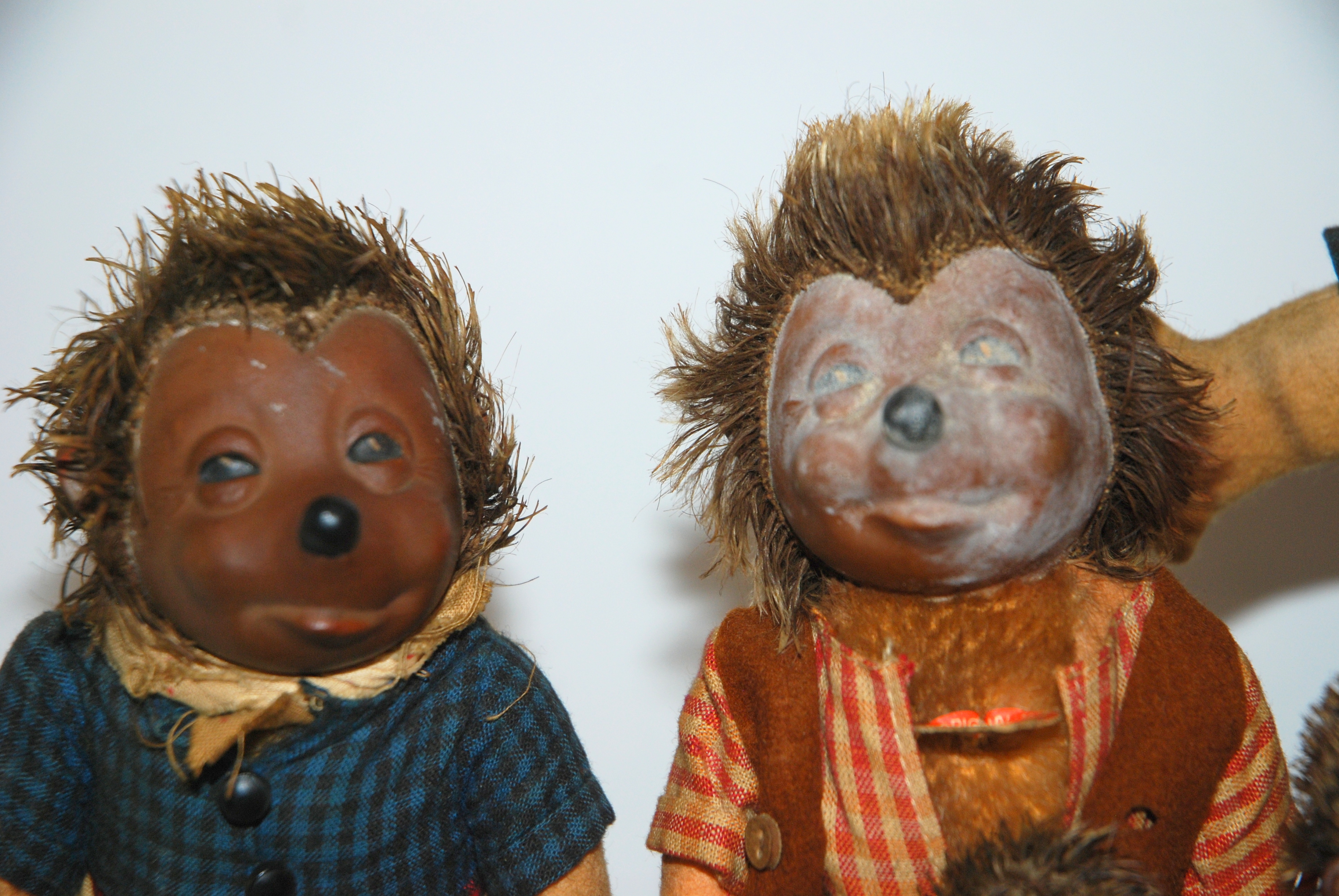 EIGHT STEIFF HEDGEHOGS FIGURES including Macki, Mucki, Mecki etc, rubber bodies with chest tags - Image 5 of 6