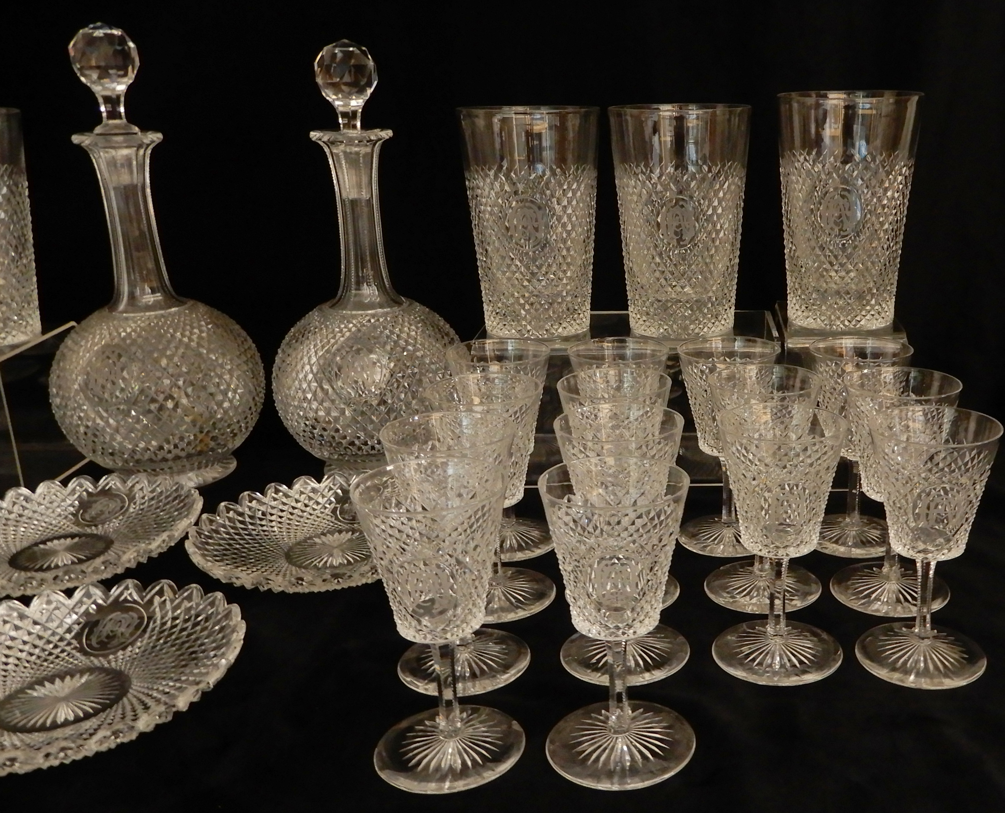 A SUITE OF LATE 19TH CENTURY DIAMOND CUT CRYSTAL comprising six large tumblers, 14.5cm high, fifteen - Image 4 of 24