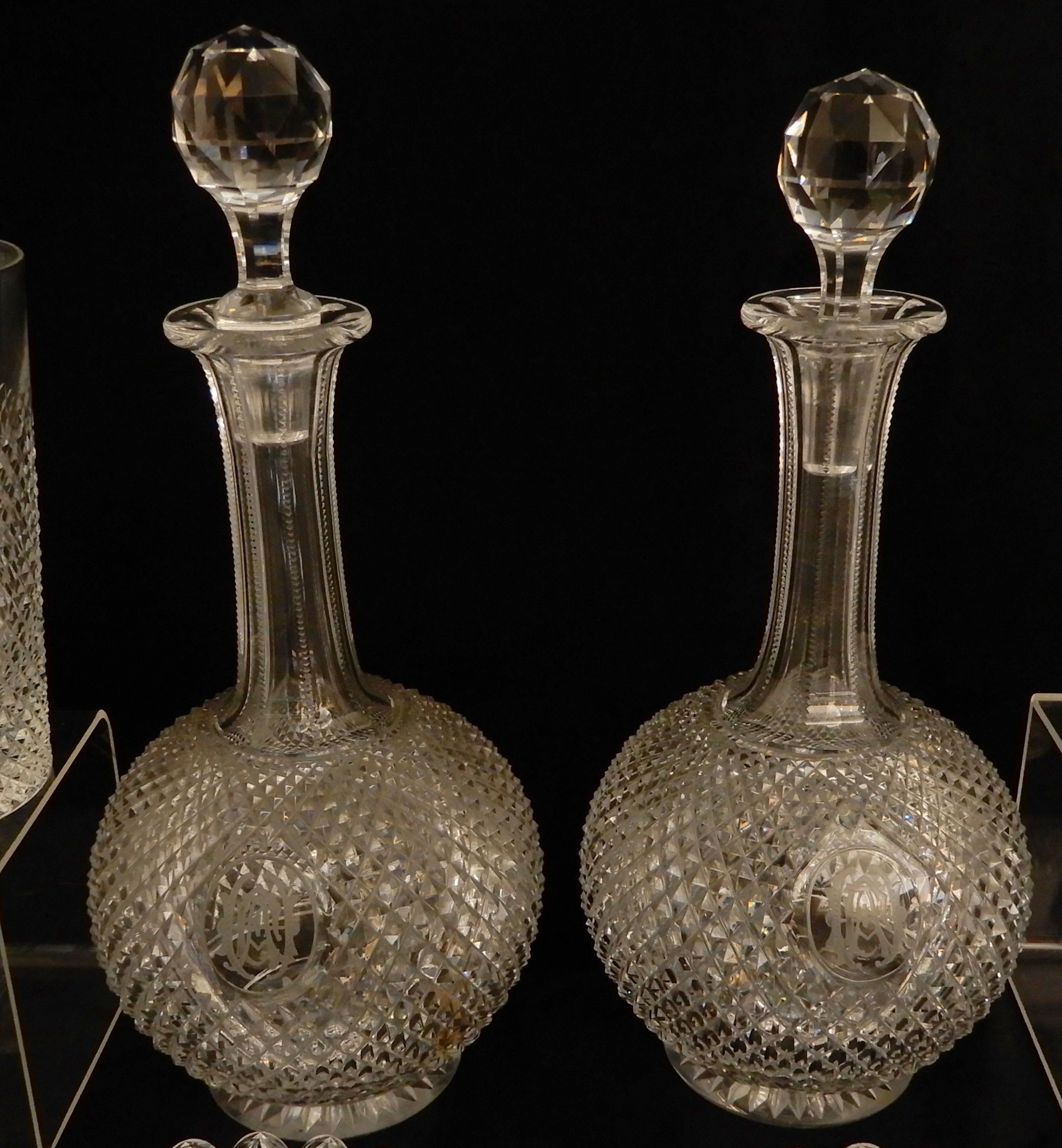 A SUITE OF LATE 19TH CENTURY DIAMOND CUT CRYSTAL comprising six large tumblers, 14.5cm high, fifteen - Image 13 of 24