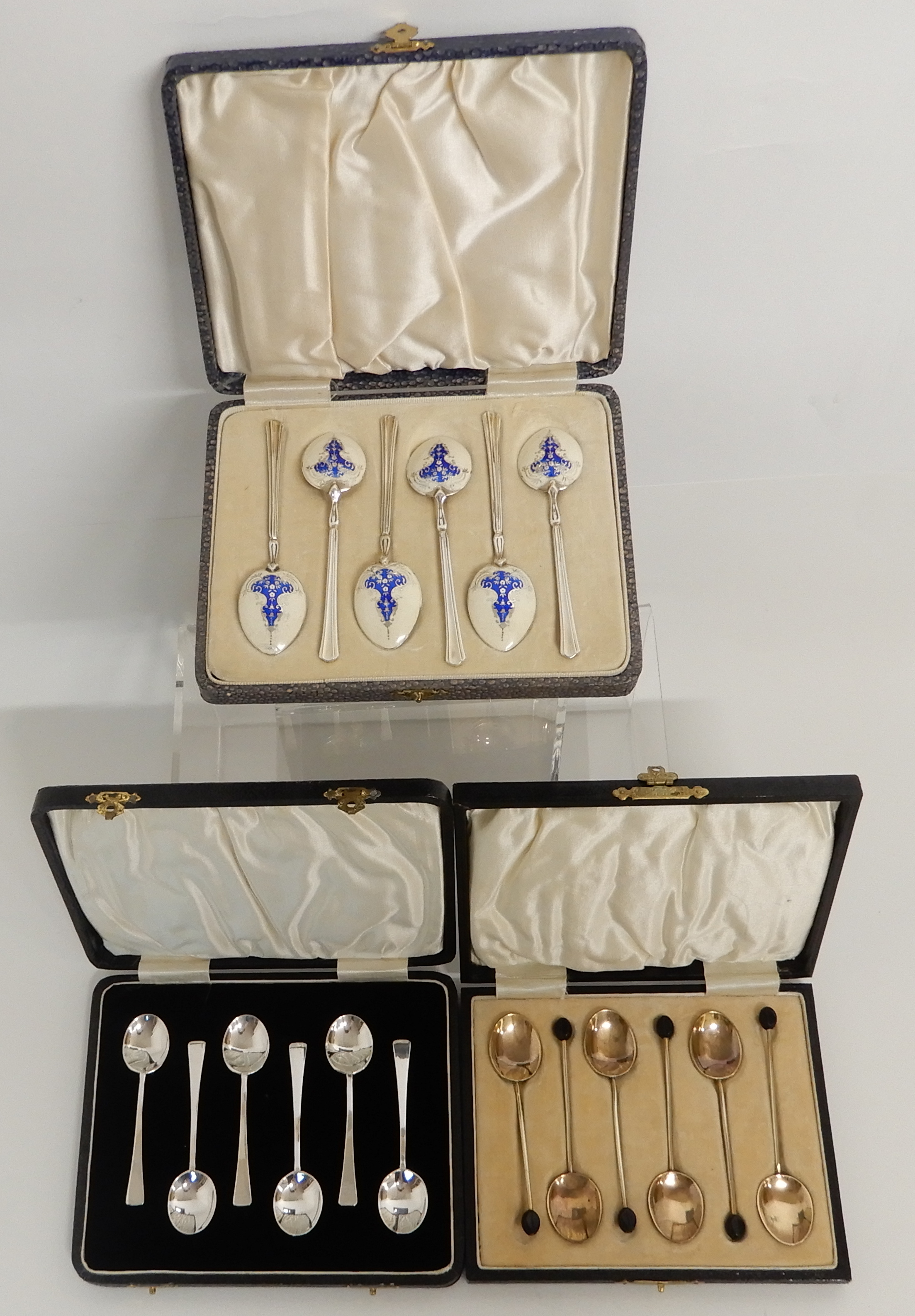 A CASED SET OF SIX SILVER AND ENAMEL COFFEE SPOONS by Turner & Simpson Limited, Birmingham 1935, the - Image 2 of 10
