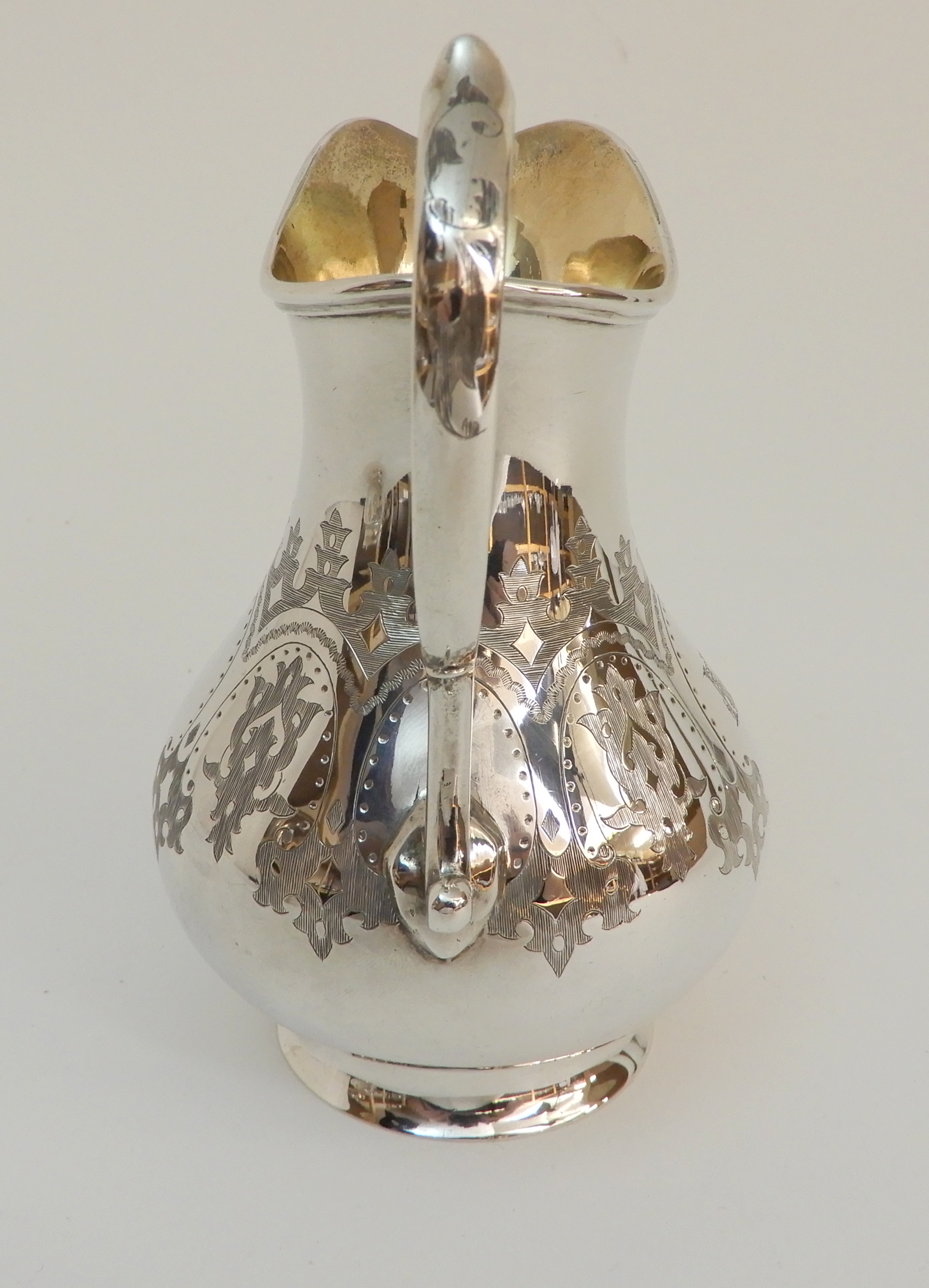 A MATCHED VICTORIAN SILVER THREE PIECE TEA SERVICE by Robert Harper, London 1867, the cream jug - Image 7 of 13