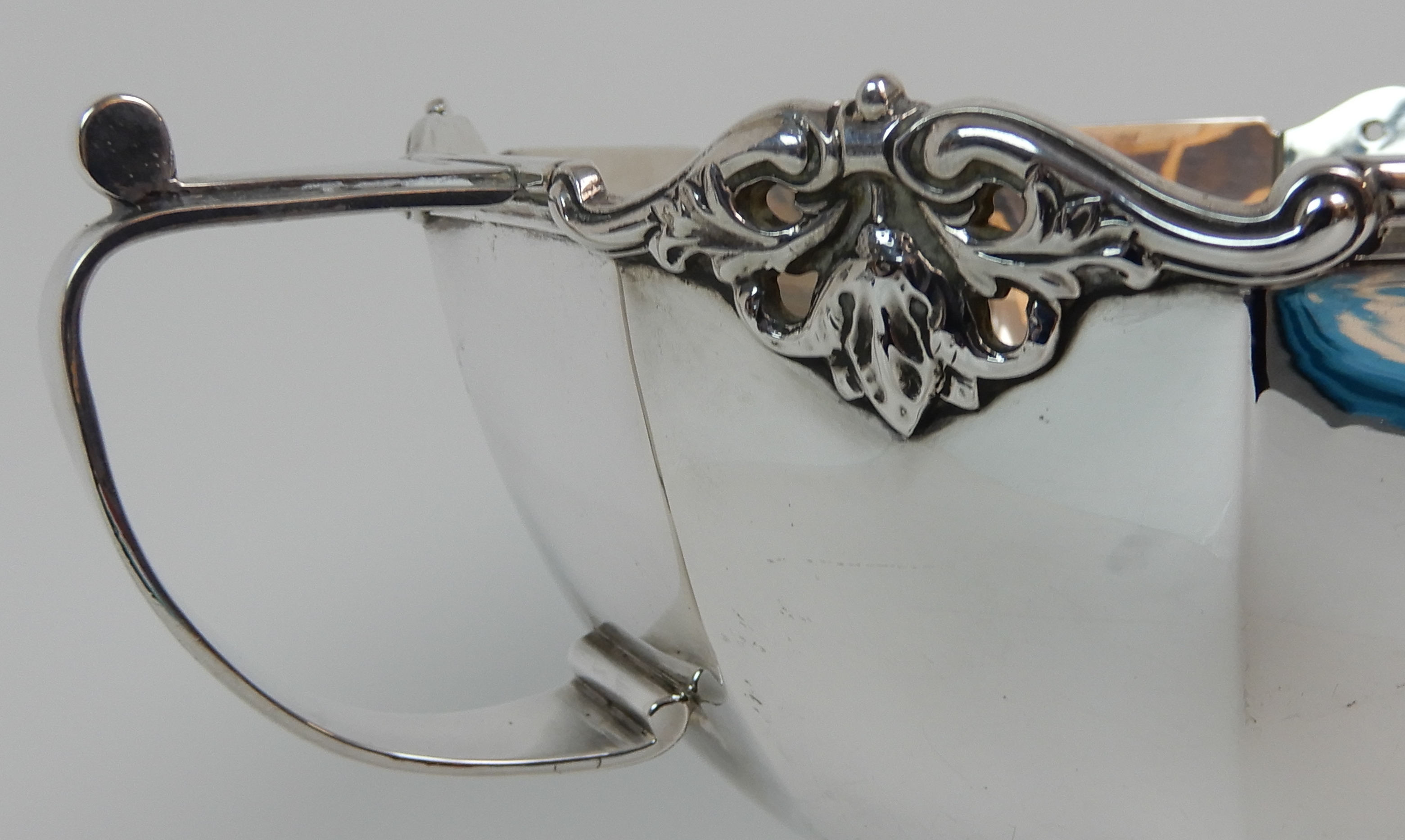 A SILVER TROPHY PUNCH BOWL by Carrington & Company, London 1911, of dodecagon form with six - Image 7 of 15